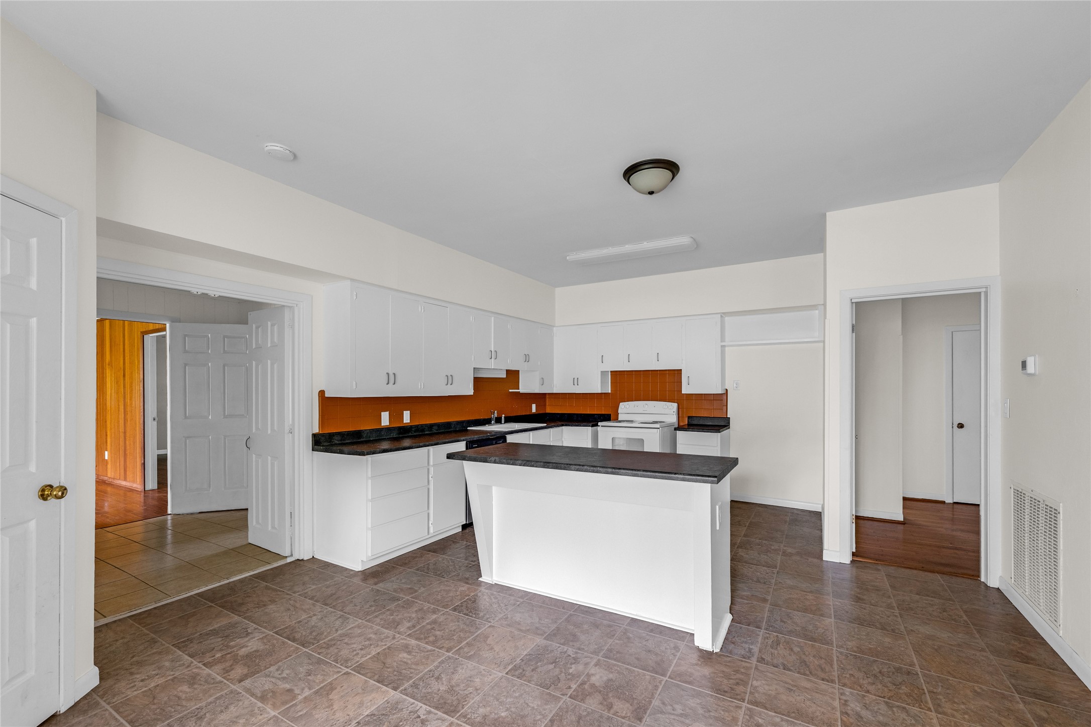 2527 Avenue G Property Photo 20