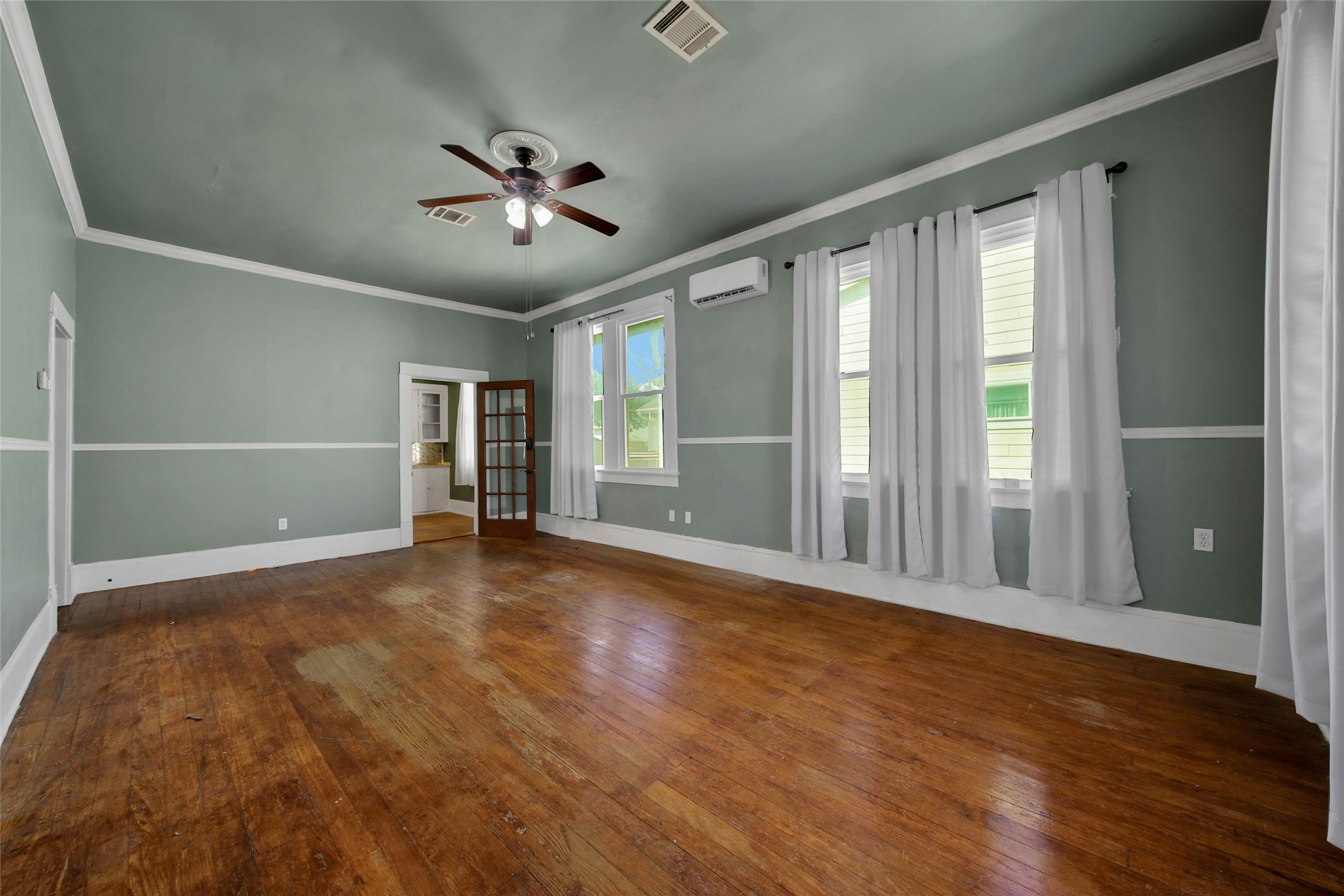 207 Northwood Street Property Photo 6