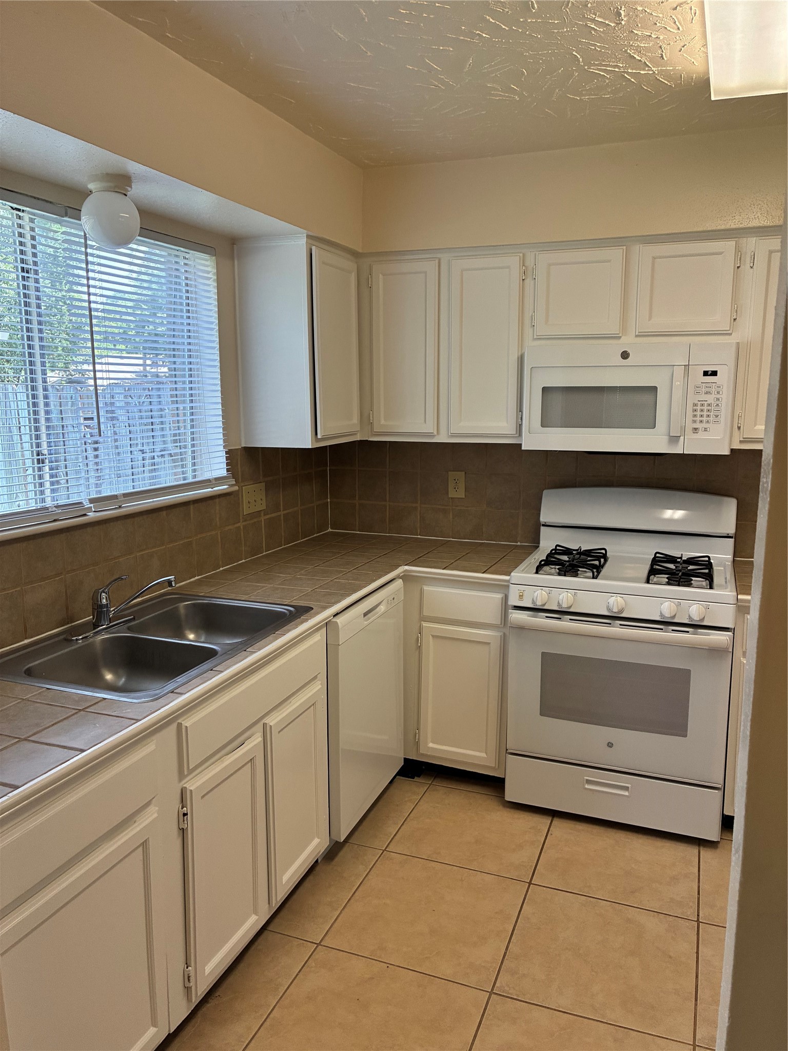 16230 Cutten Road Property Photo 10