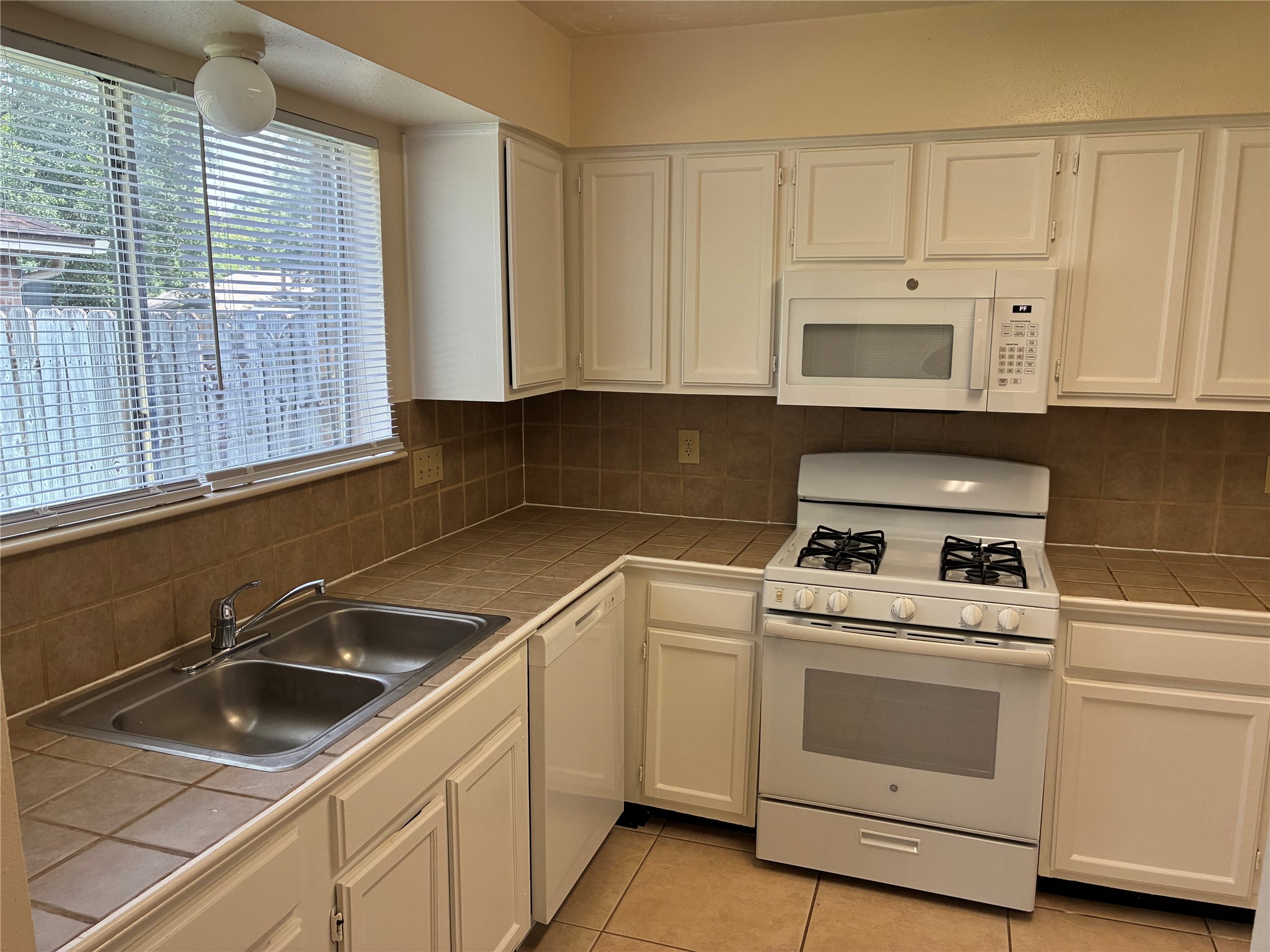 16230 Cutten Road Property Photo 11