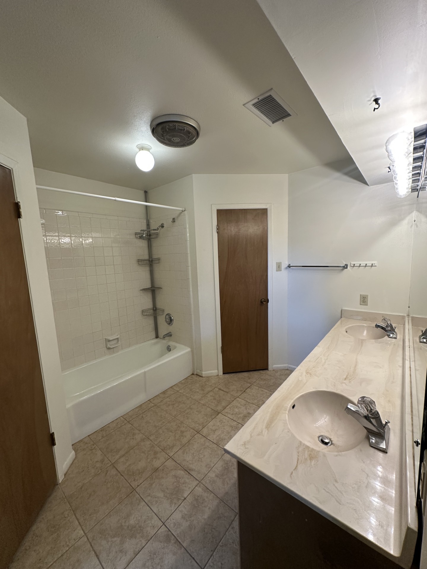 1003 Allison Property Photo 5
