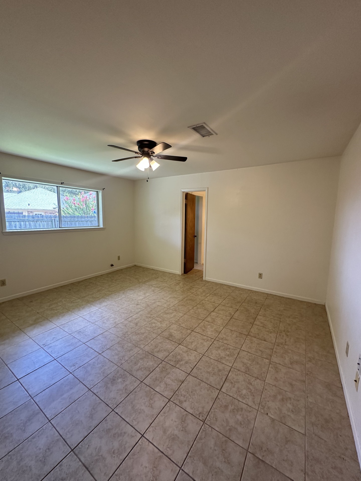 1003 Allison Property Photo 8