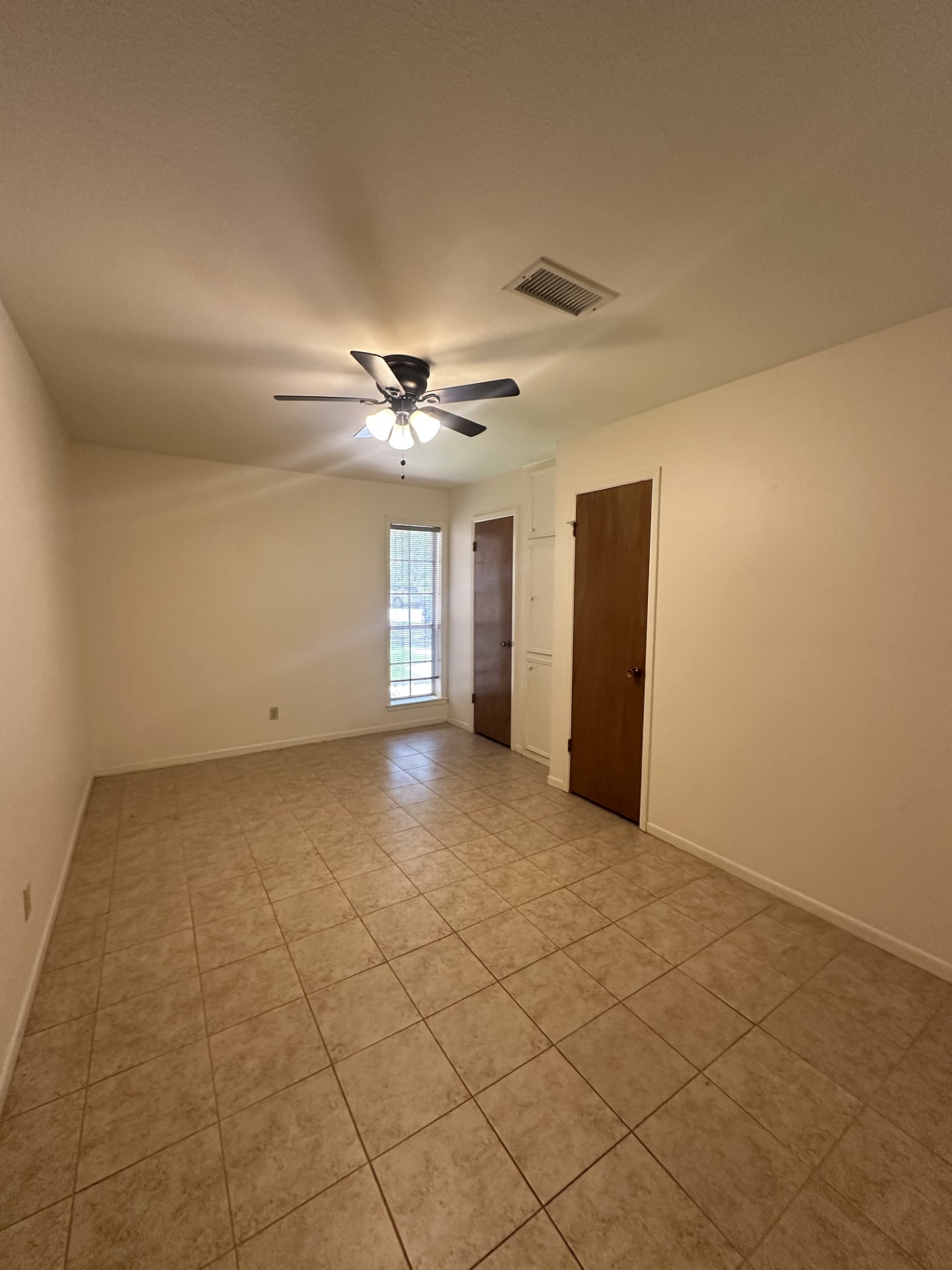 1003 Allison Property Photo 9