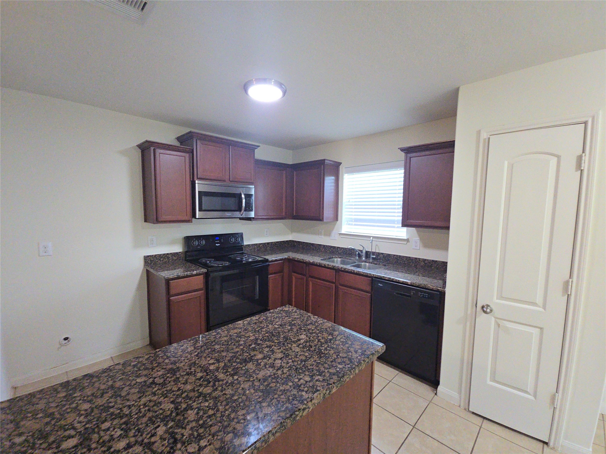 2303 Golden Brandy Lane Property Photo 3