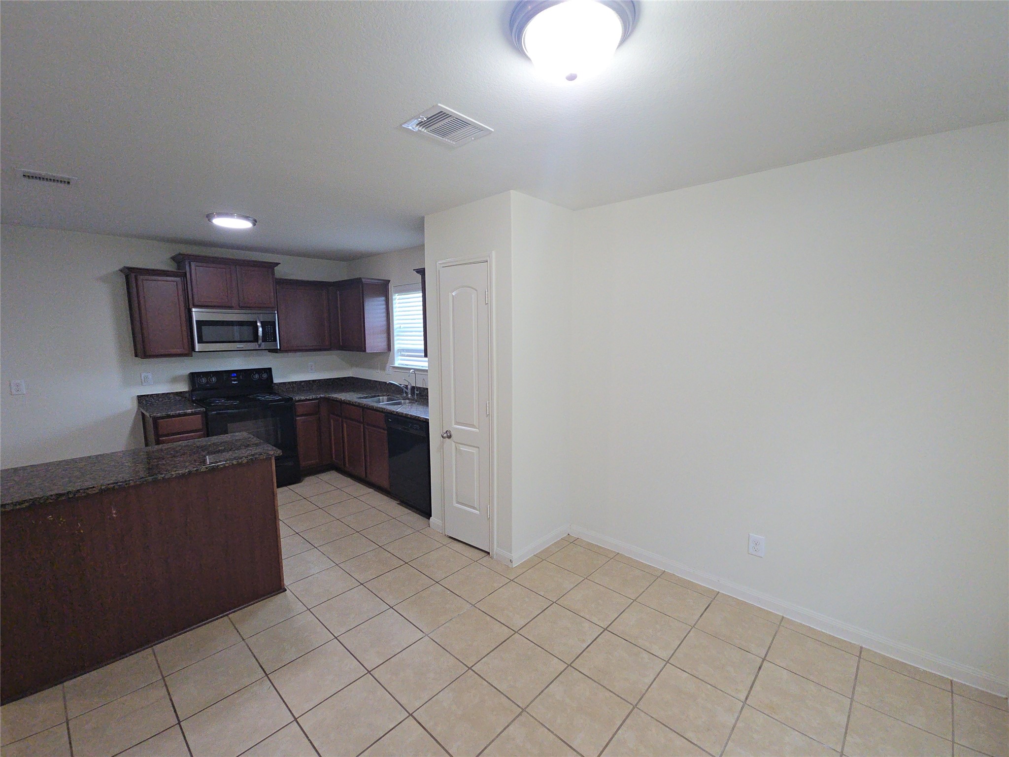 2303 Golden Brandy Lane Property Photo 5