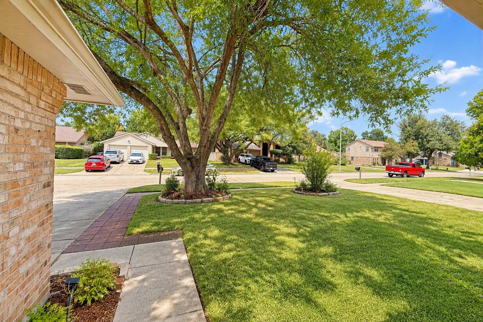 6631 Inwood West Drive Property Photo 4