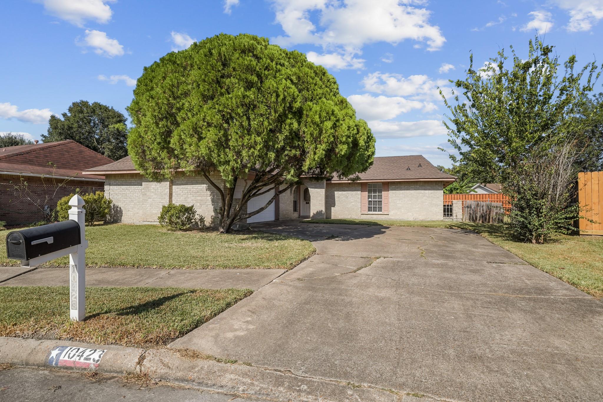 10423 Sageburrow Drive Property Photo 1
