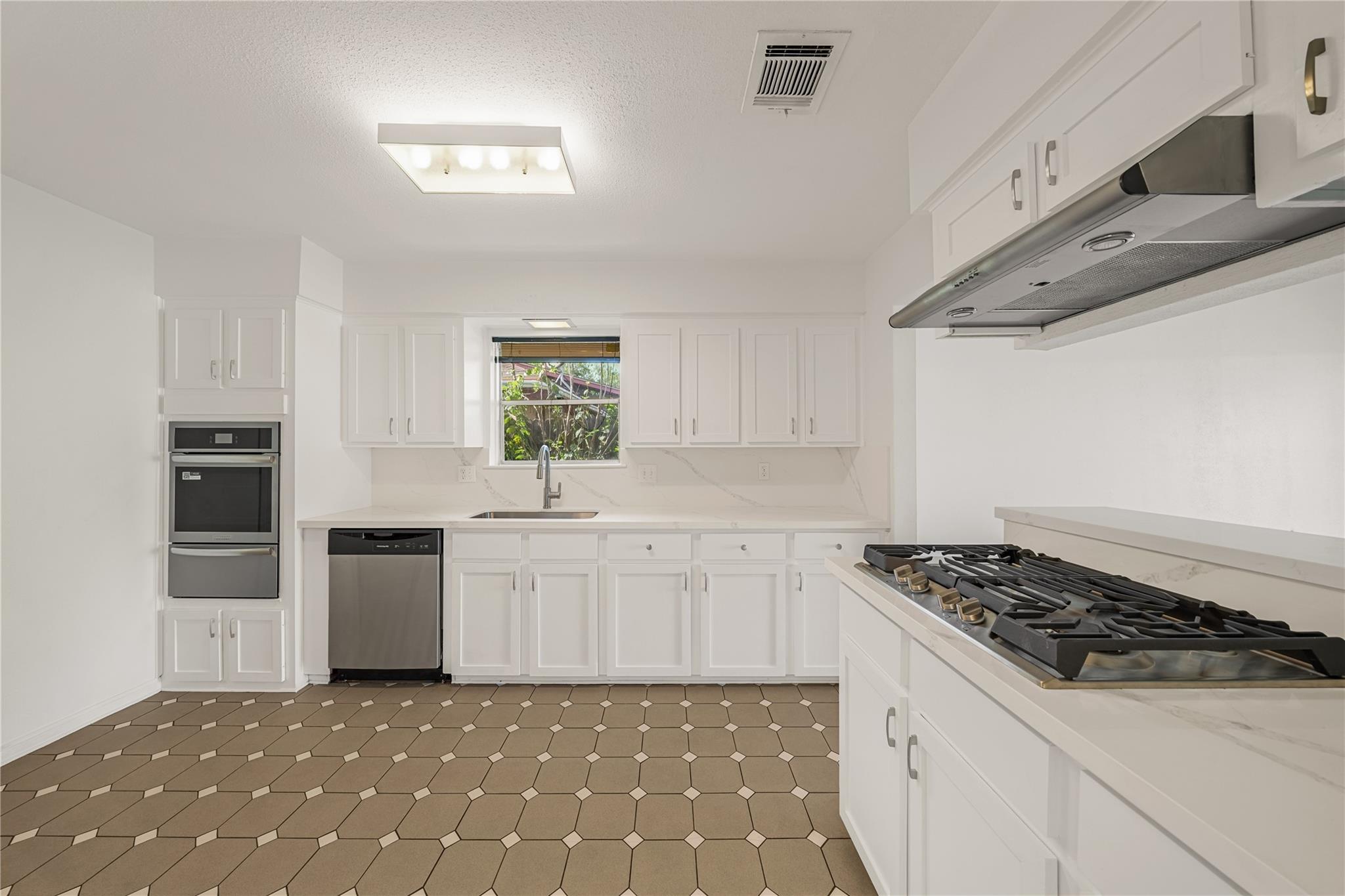 10423 Sageburrow Drive, Houston Tx 77089 Property Photo 5