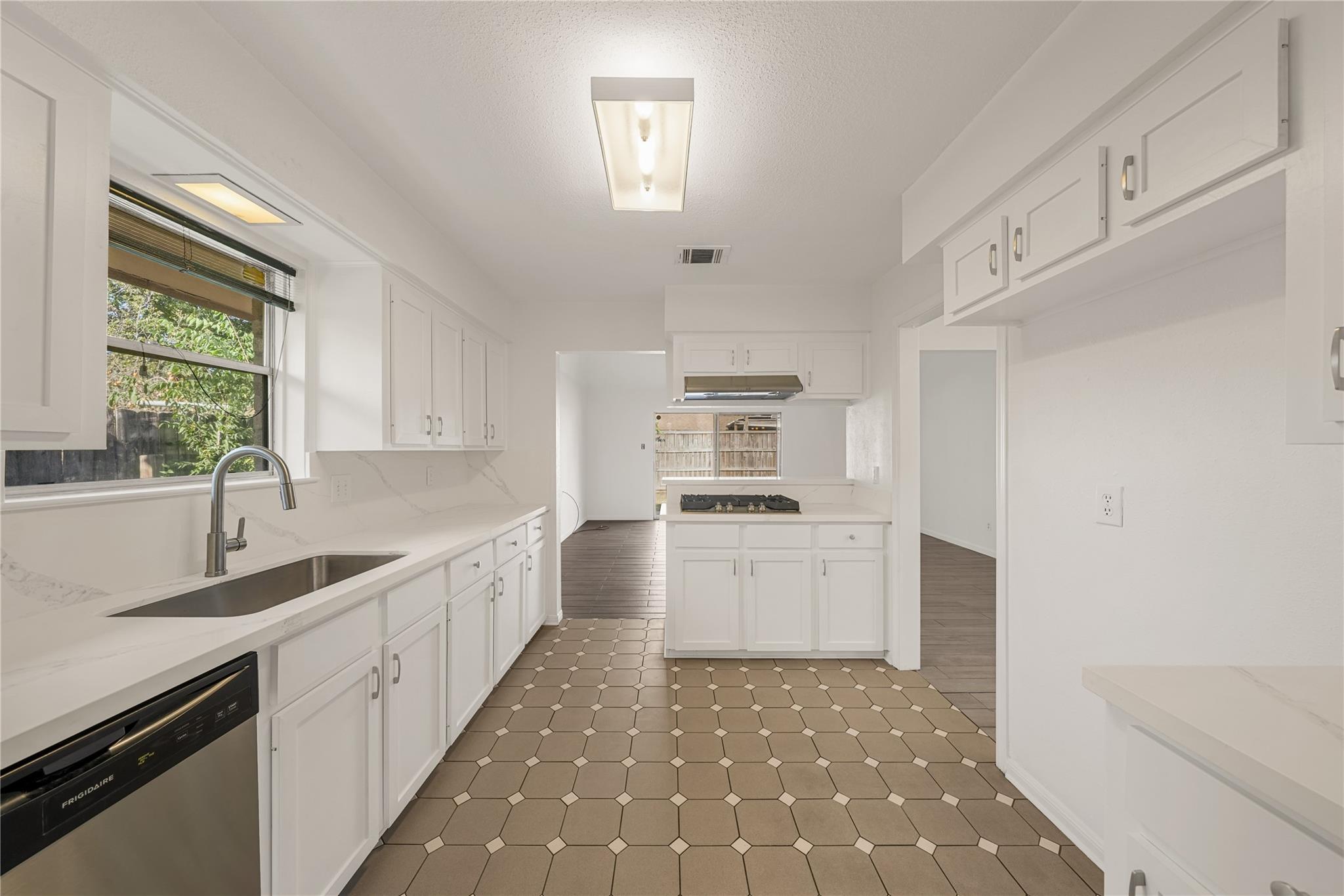 10423 Sageburrow Drive, Houston Tx 77089 Property Photo 6
