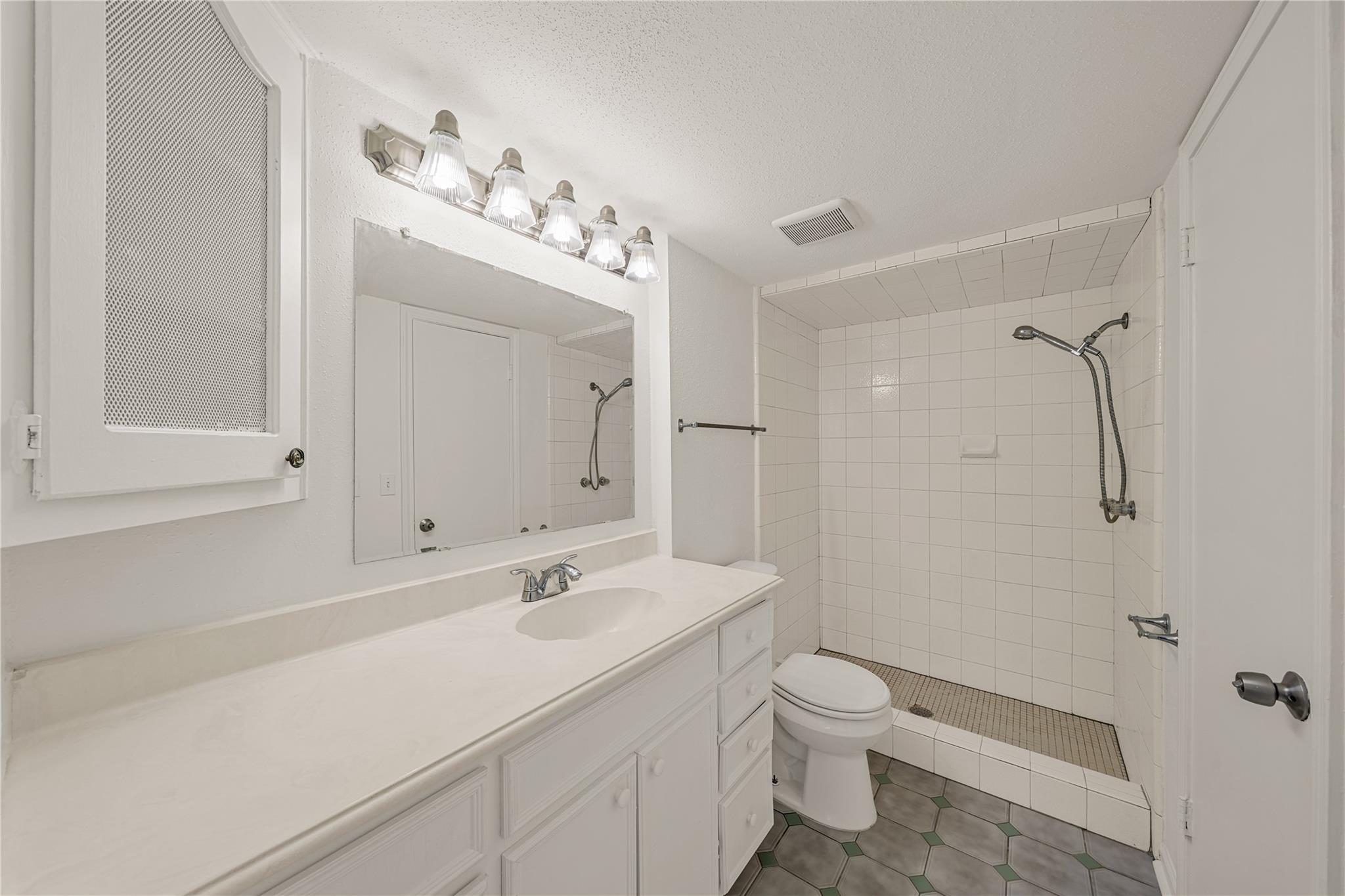 10423 Sageburrow Drive, Houston Tx 77089 Property Photo 12