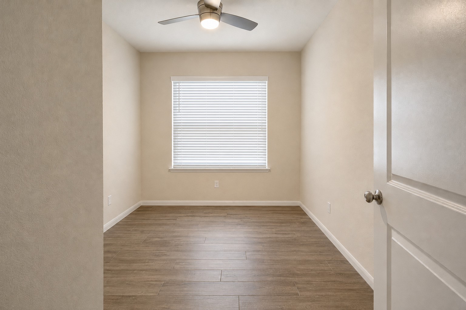5707 Harmony Bay Circle Property Photo 4