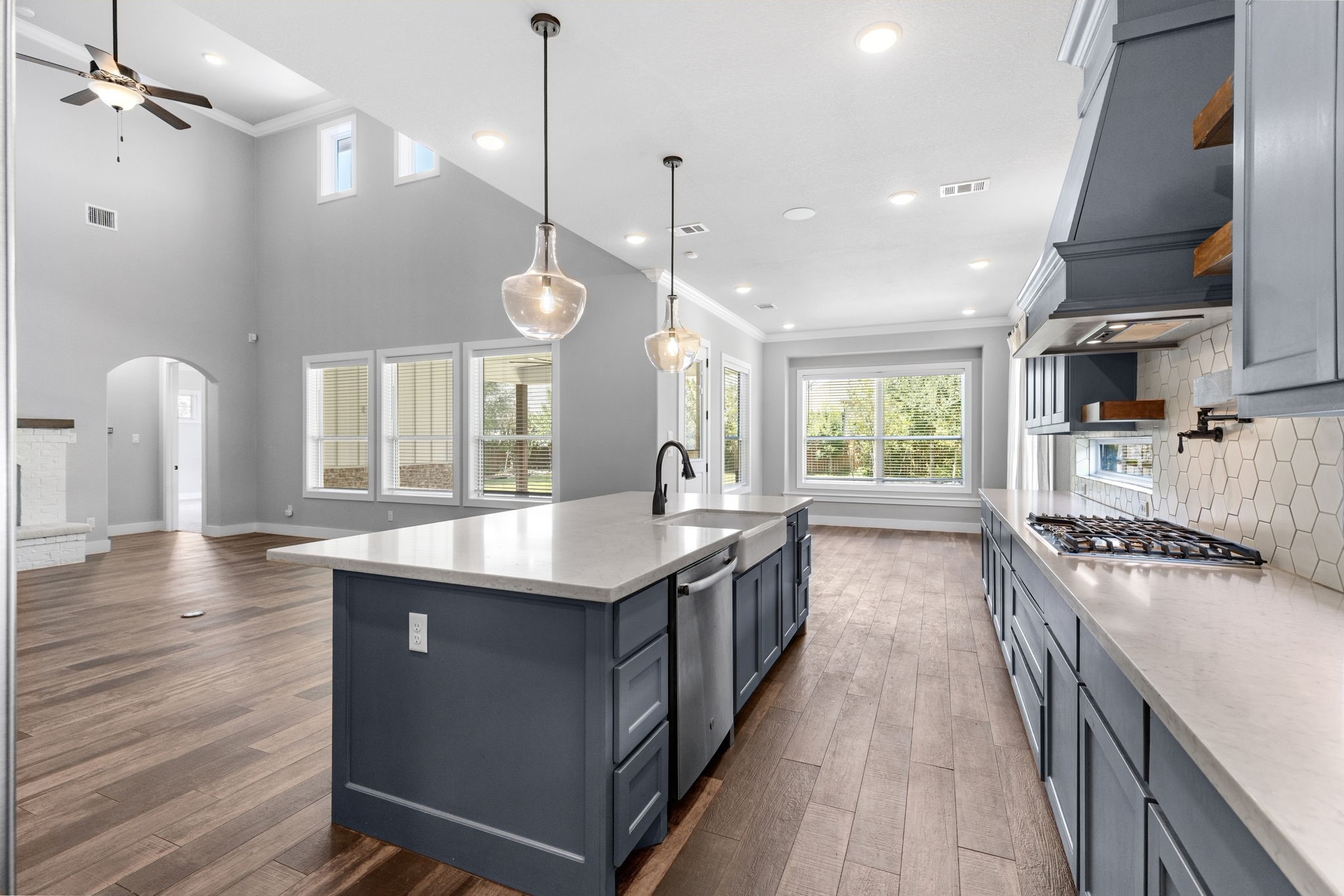 1931 Spanish Moss Drive Property Photo 3