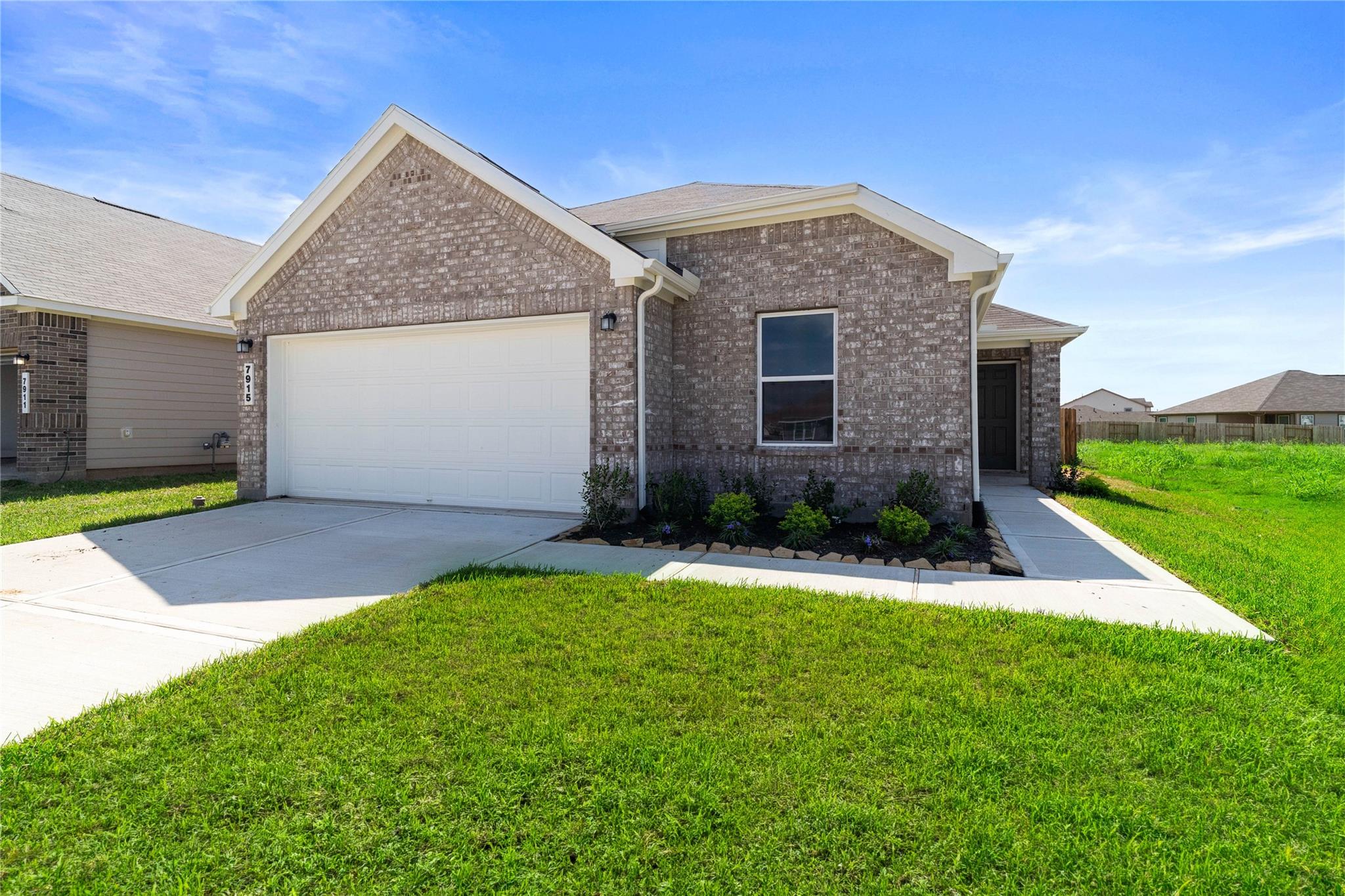 7915 House Sparrow Street, Hitchcock Tx 77563 Property Photo 1