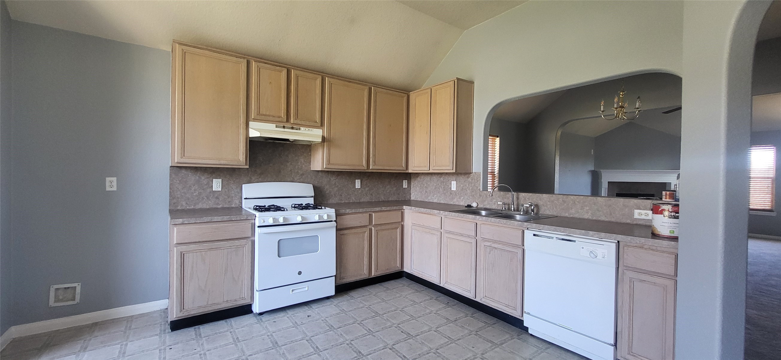 24022 Rockygate Drive Property Photo 4