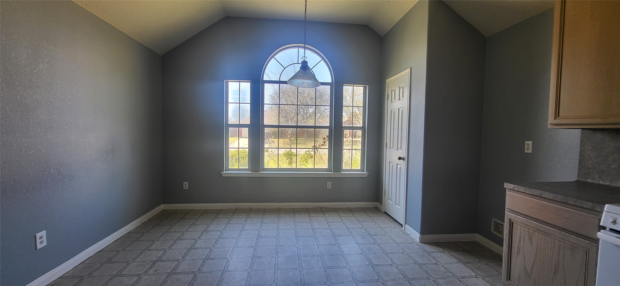 24022 Rockygate Drive Property Photo 5