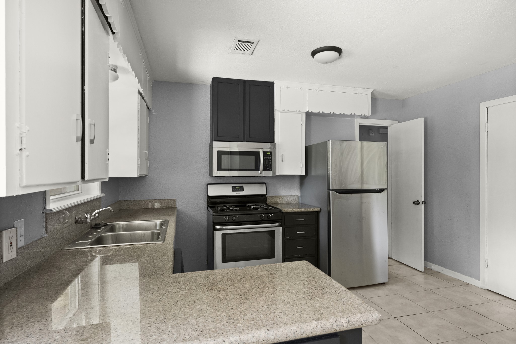 5106 W 43rd Property Photo 11