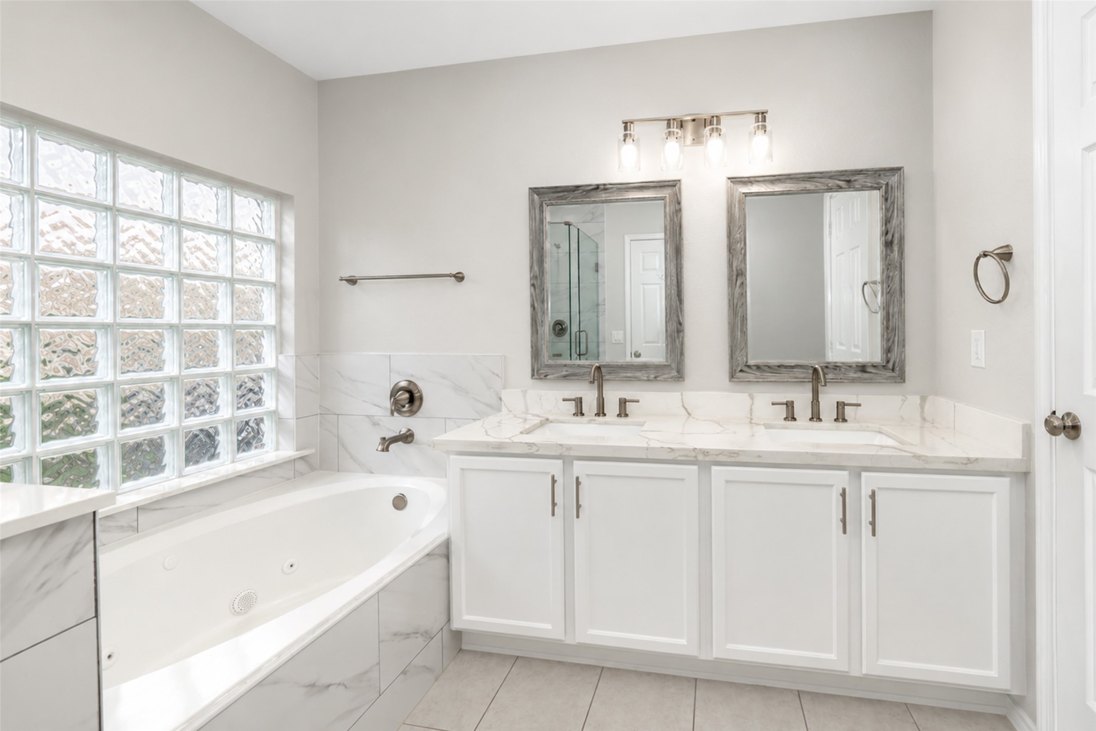 4815 Cliffpoint Court Property Photo 1