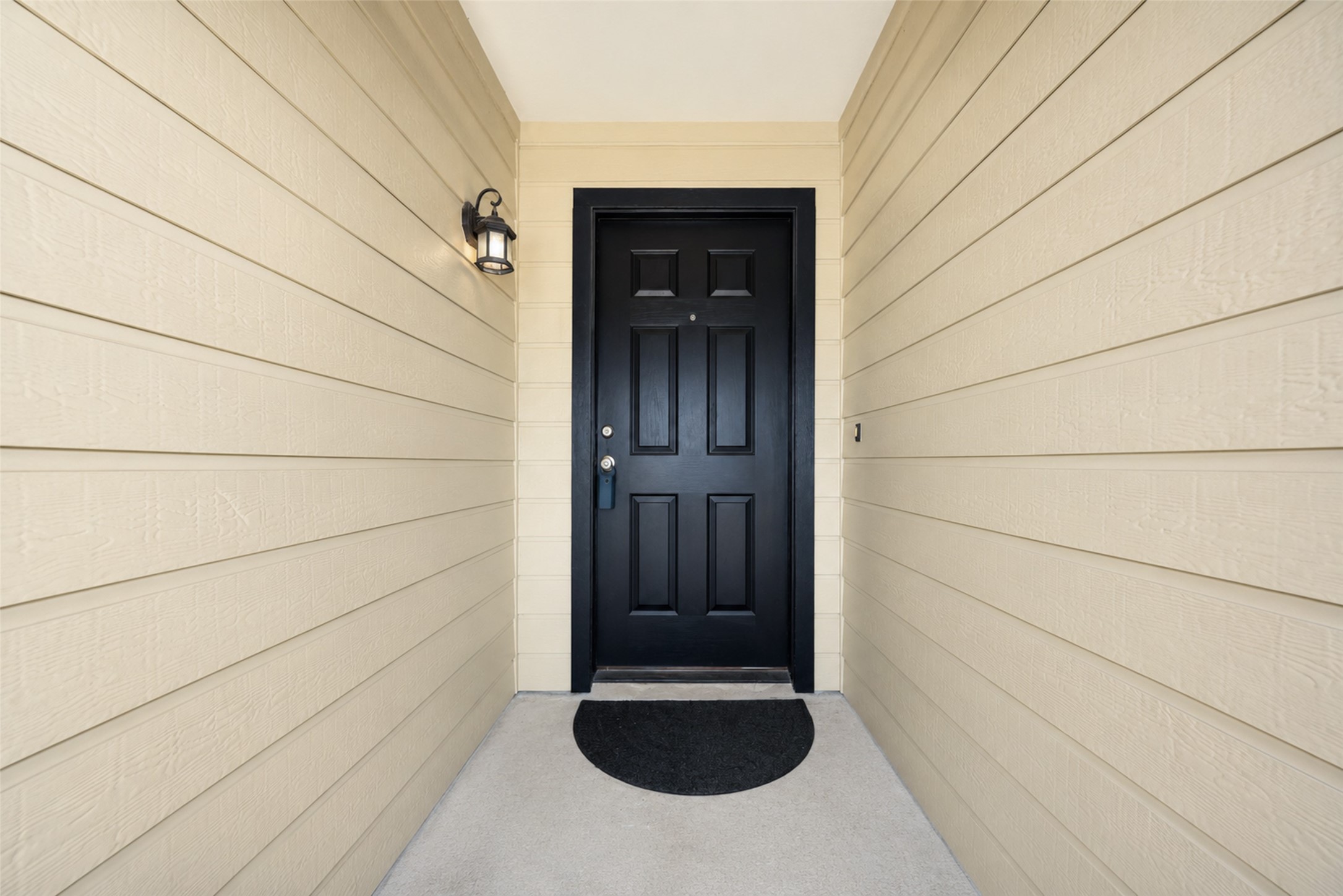 4815 Cliffpoint Court Property Photo 4