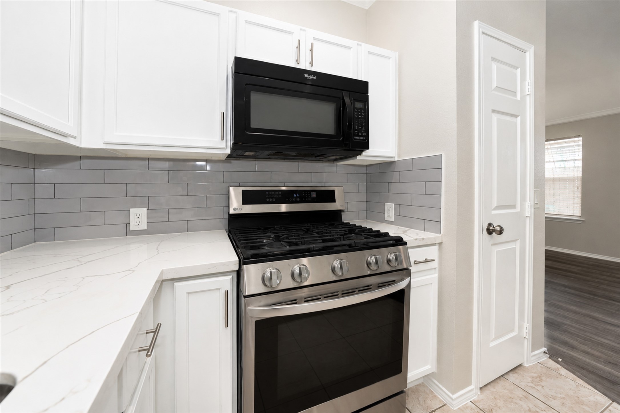4815 Cliffpoint Court Property Photo 7