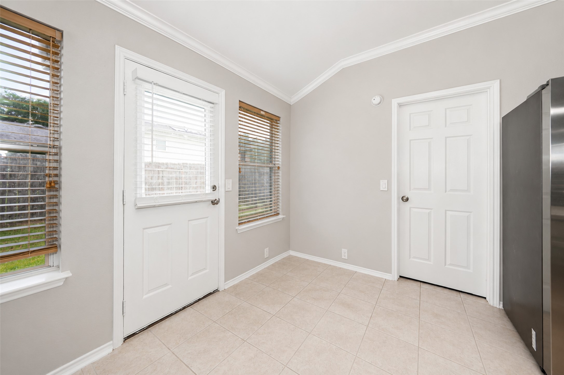 4815 Cliffpoint Court Property Photo 9