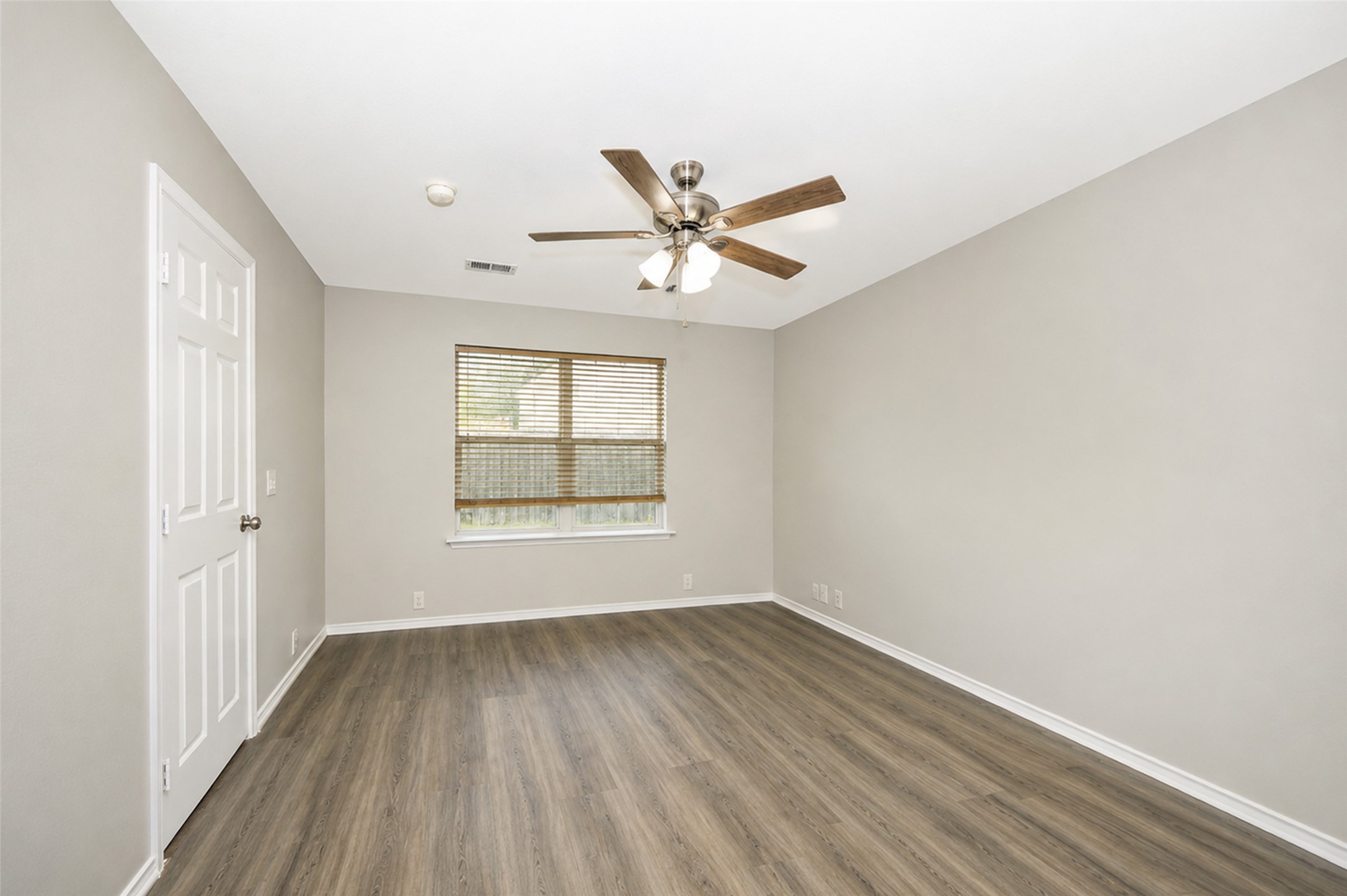 4815 Cliffpoint Court Property Photo 16