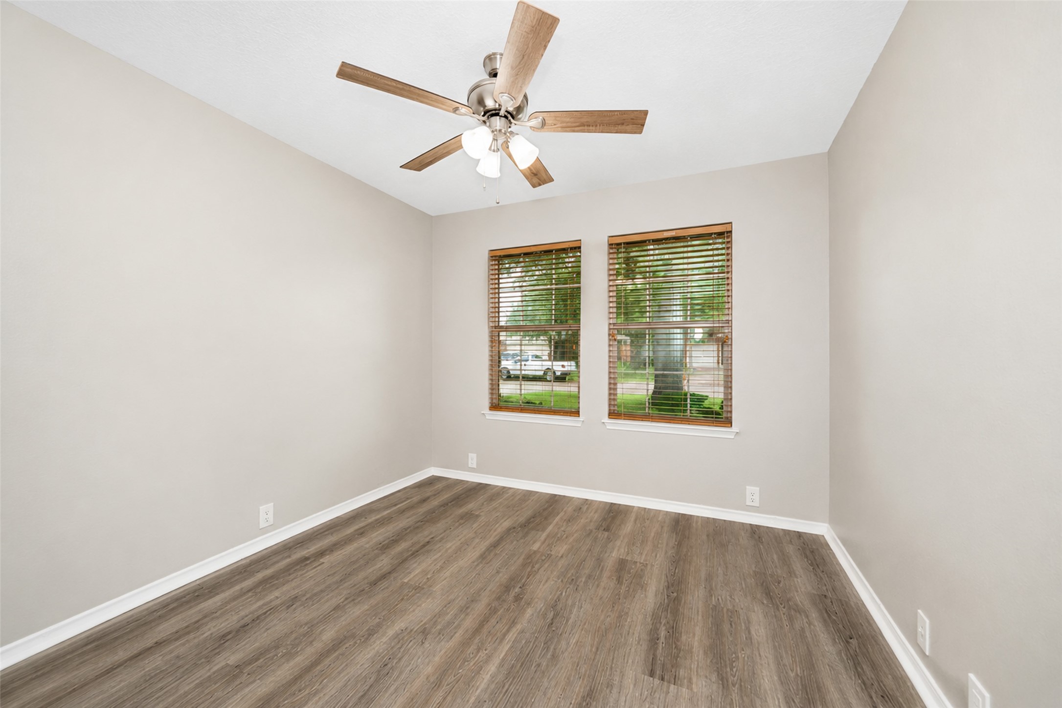 4815 Cliffpoint Court Property Photo 21