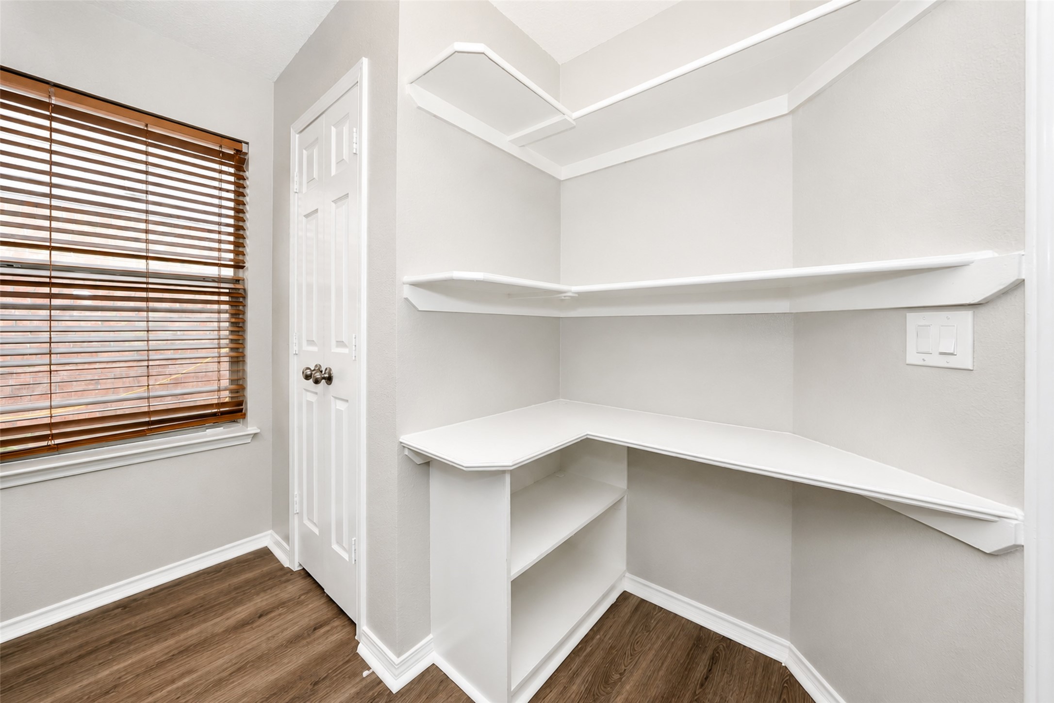 4815 Cliffpoint Court Property Photo 24