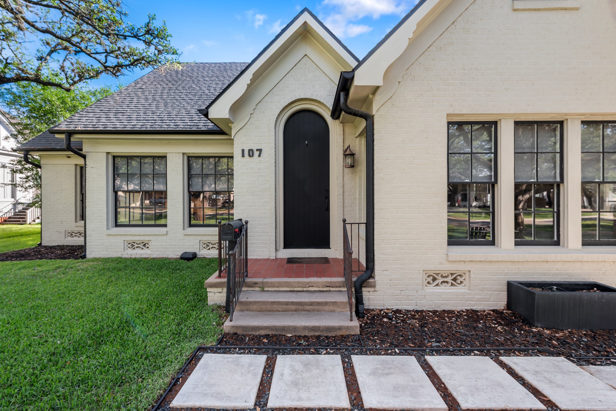 107 Pershing Avenue Property Photo 7