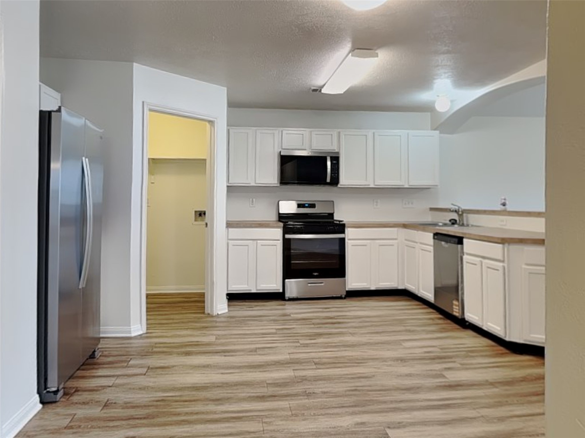 2518 Halstead Drive Property Photo 2