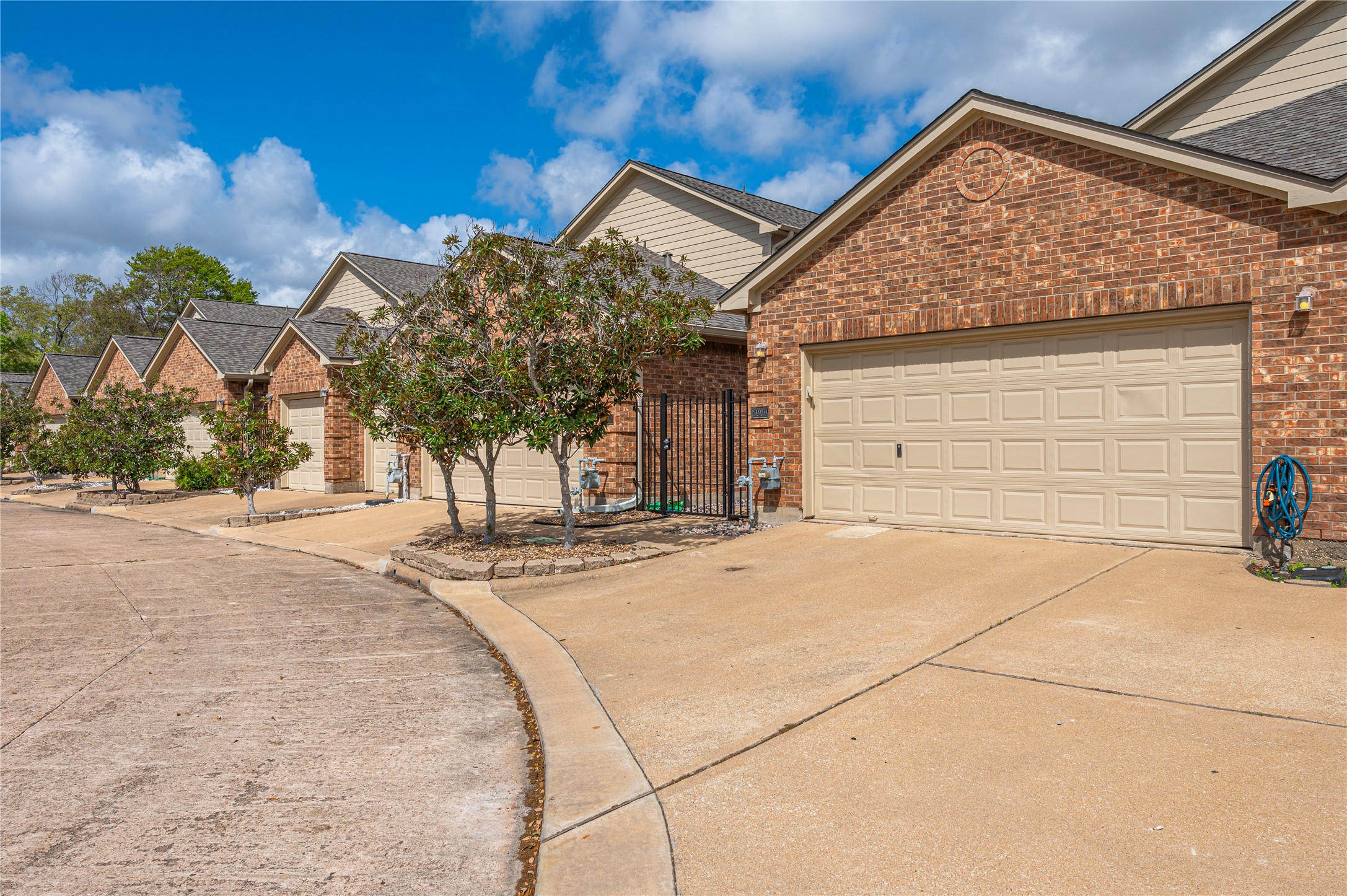 2060 Glencove Drive Property Photo 2