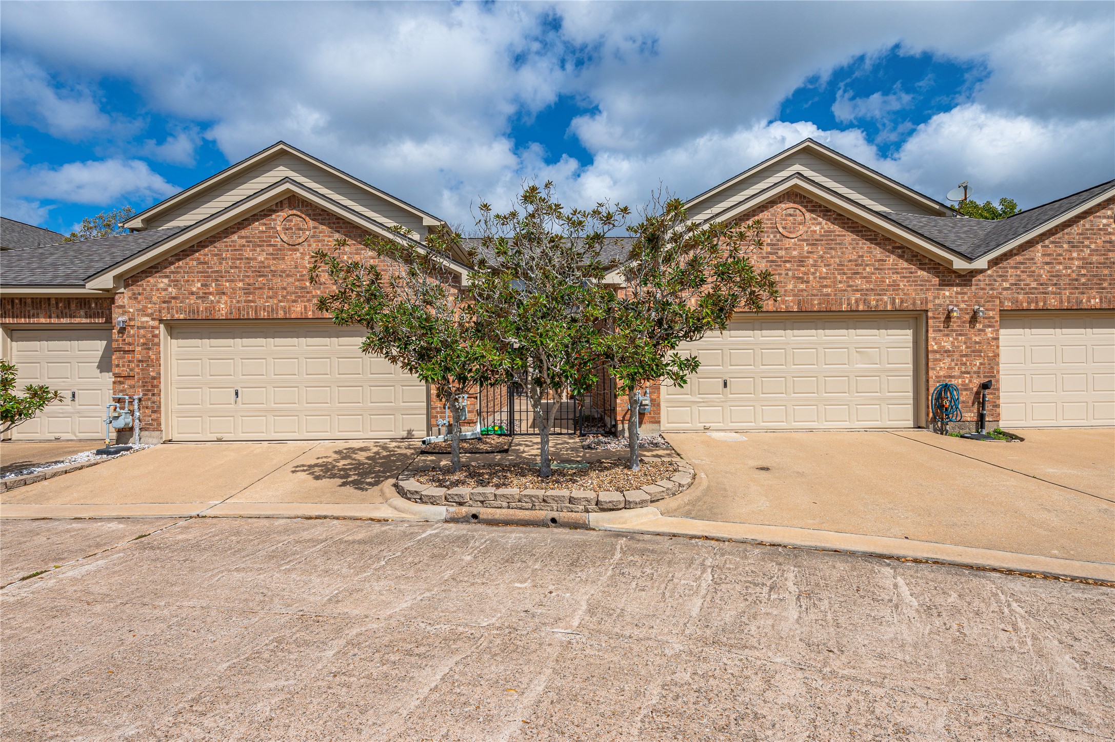 2060 Glencove Drive Property Photo 3