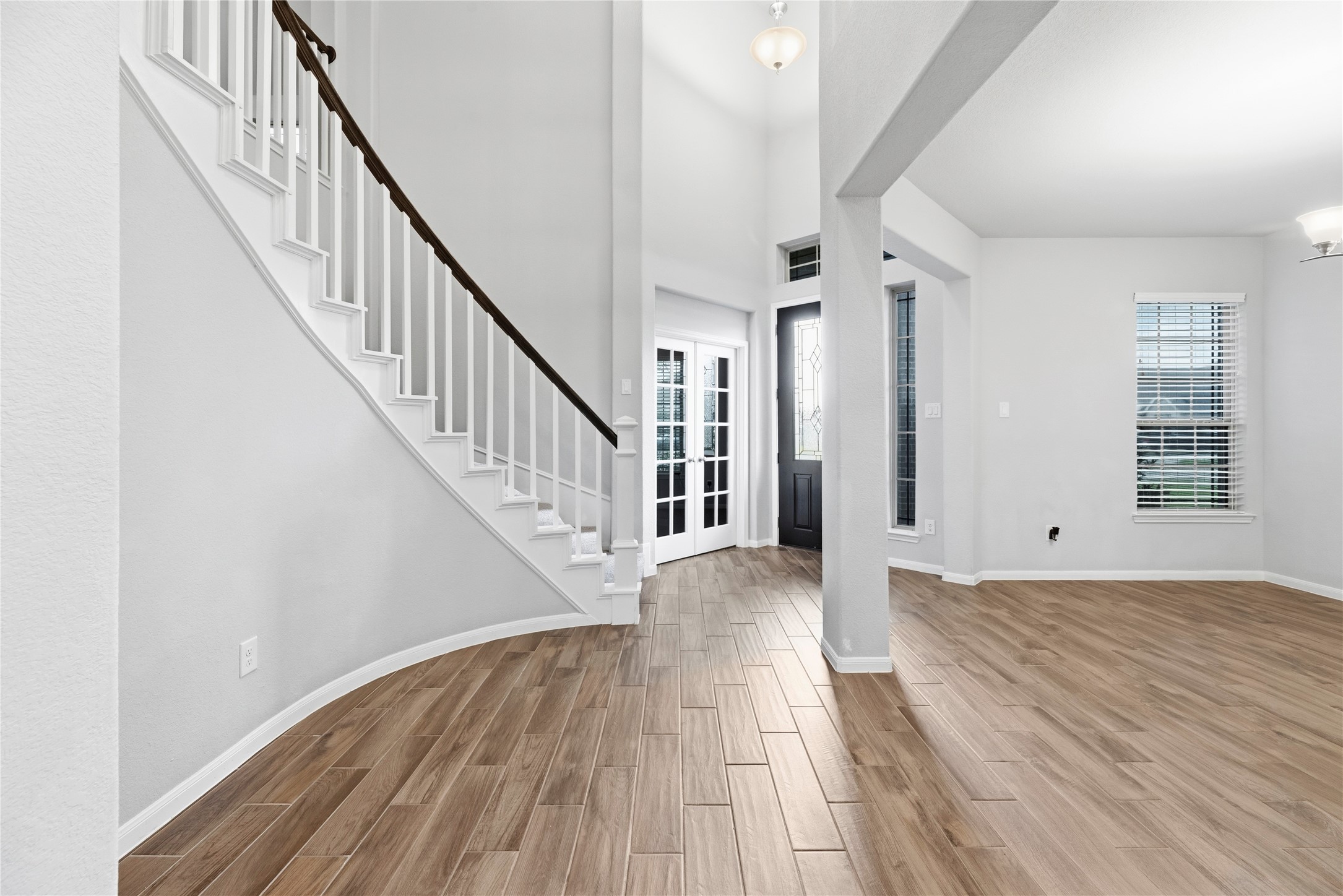 14906 Pinehurst Avenue Property Photo 7