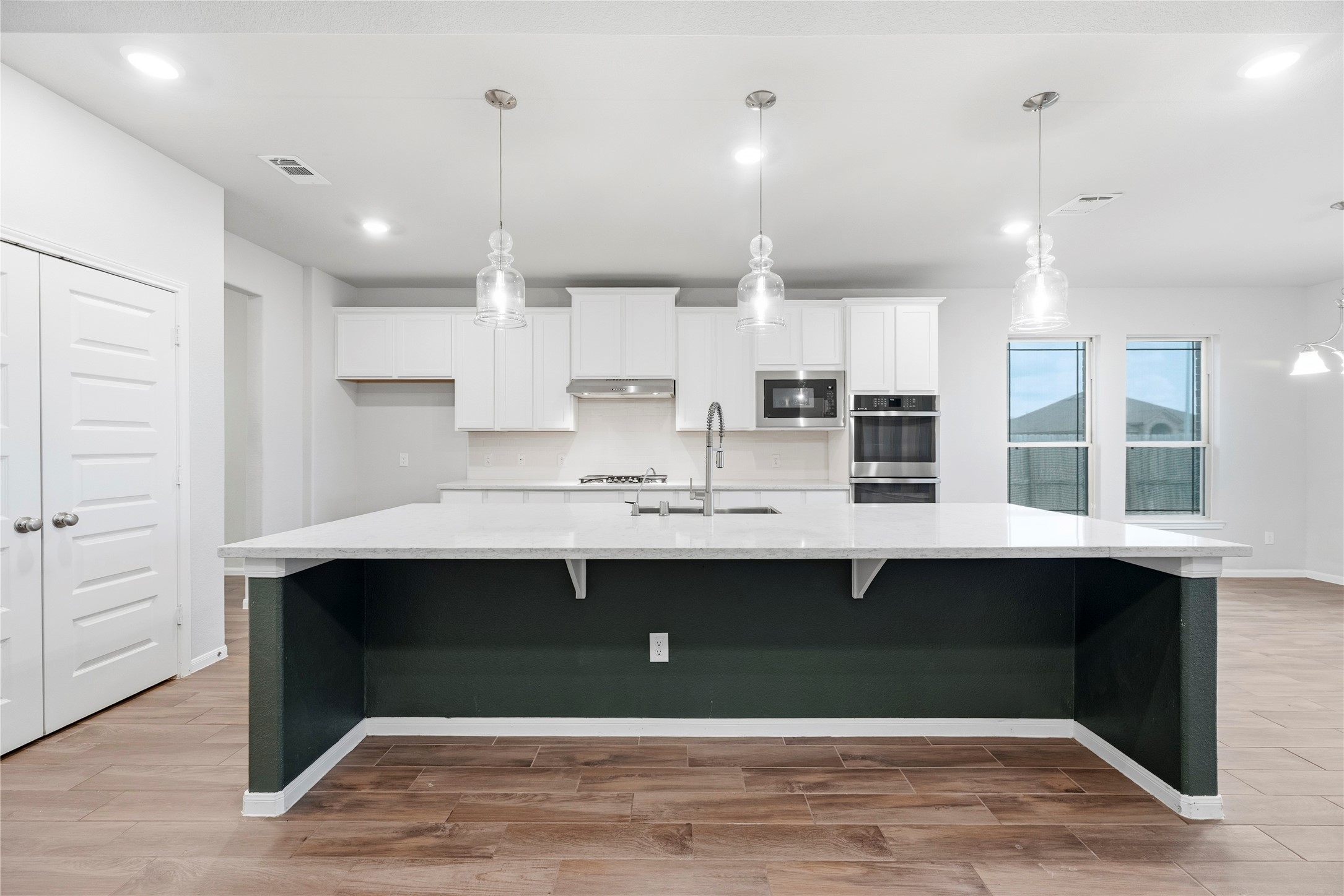 14906 Pinehurst Avenue Property Photo 11