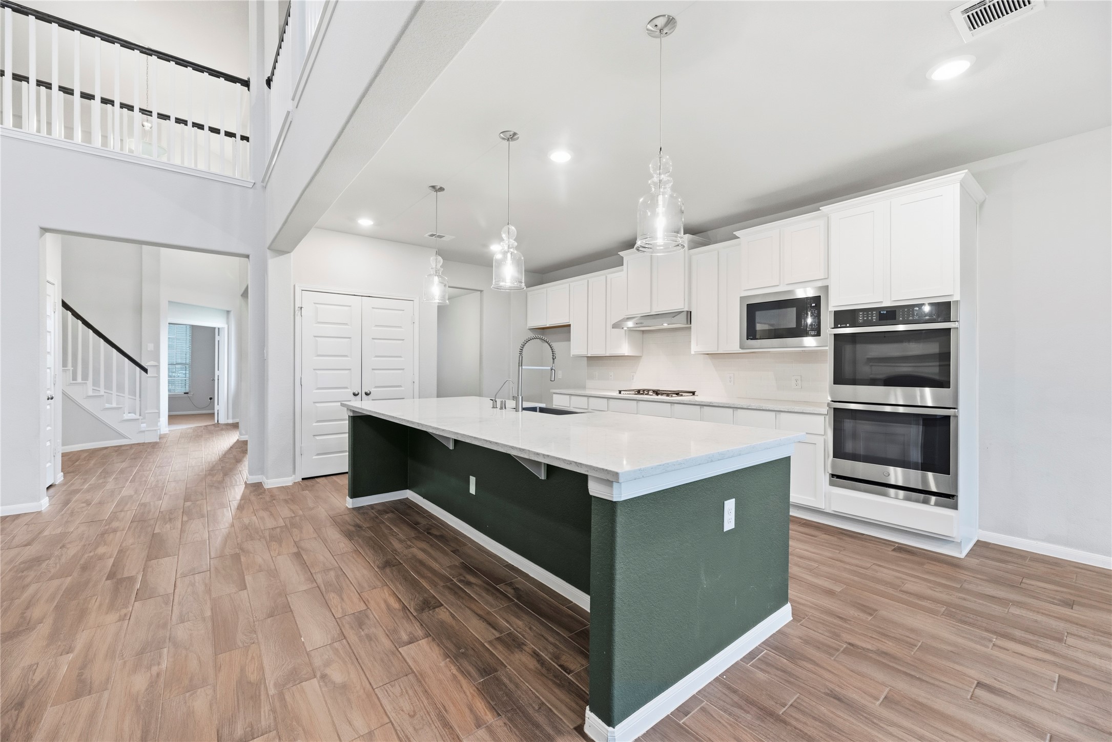 14906 Pinehurst Avenue Property Photo 12