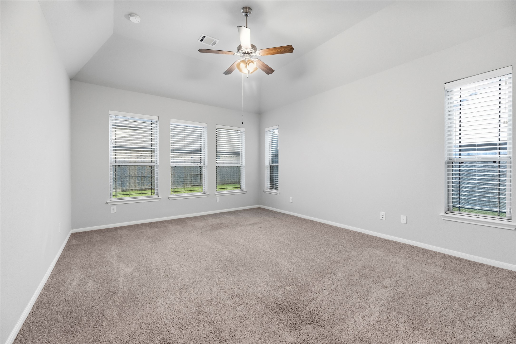14906 Pinehurst Avenue Property Photo 19