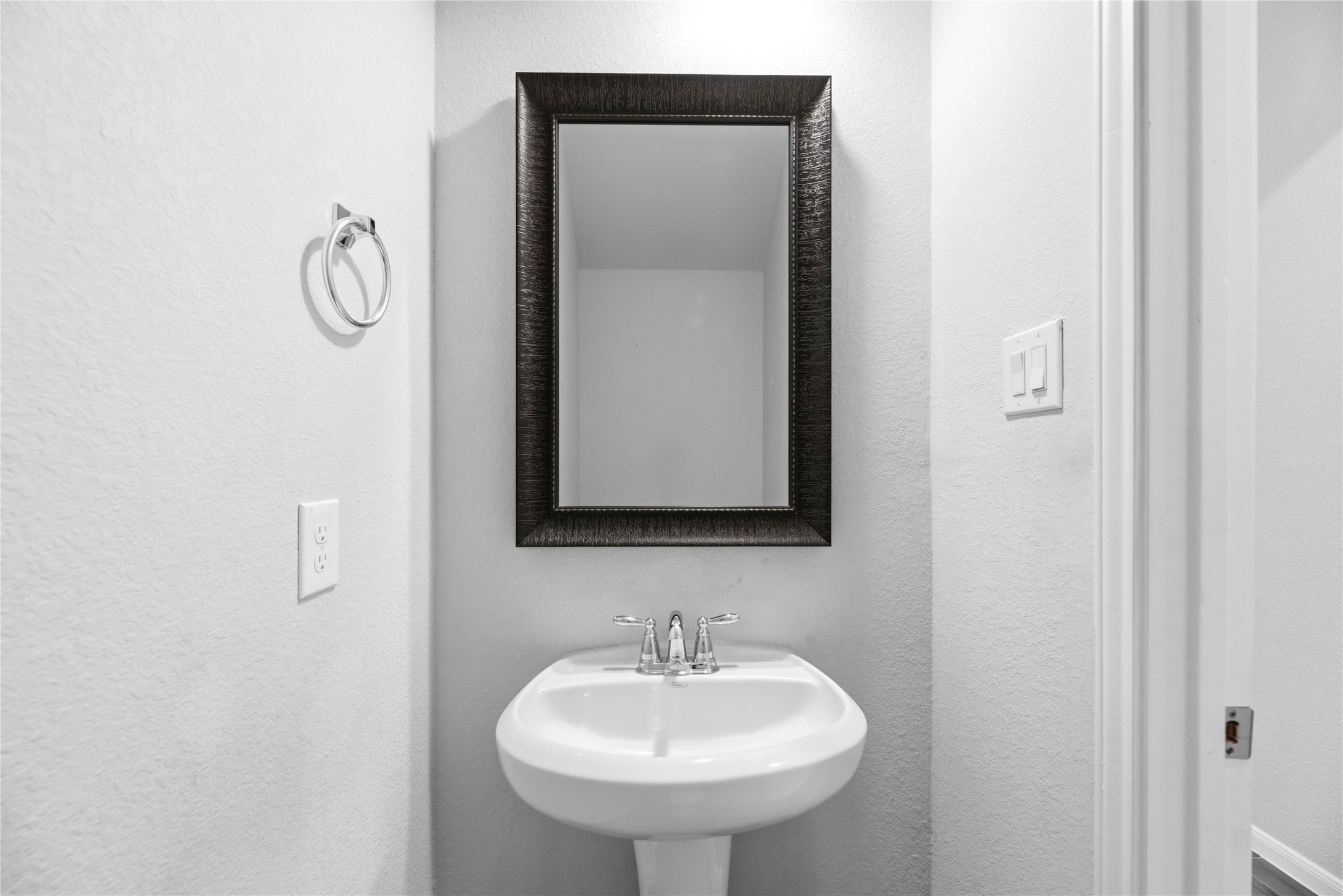 14906 Pinehurst Avenue Property Photo 20