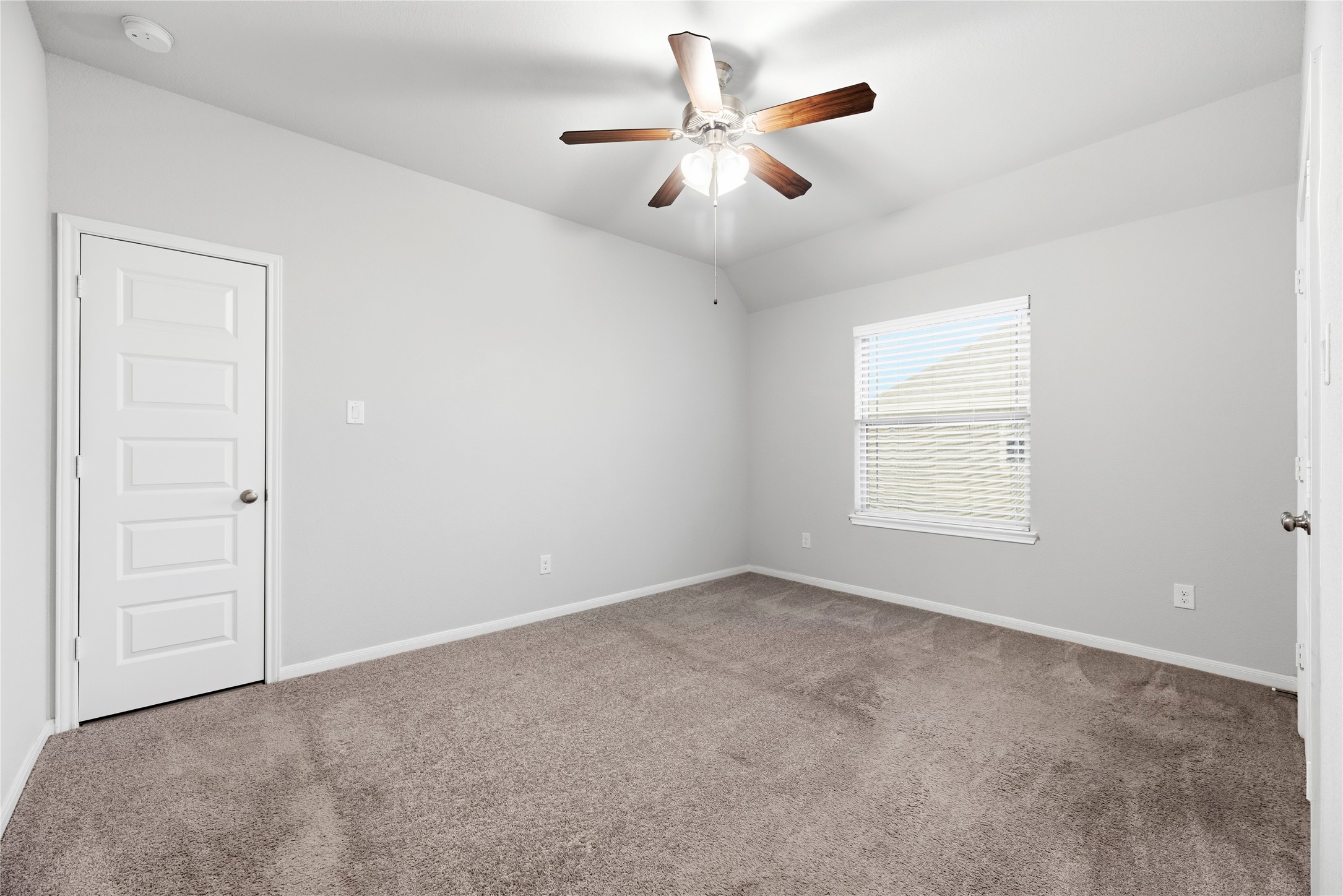 14906 Pinehurst Avenue Property Photo 31