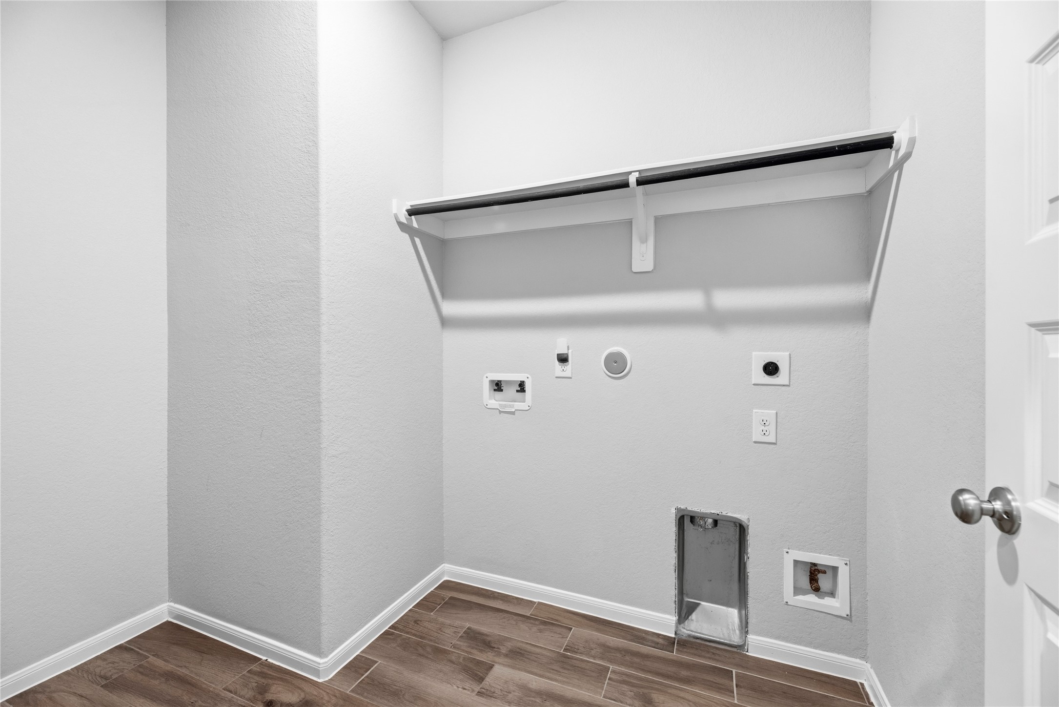 14906 Pinehurst Avenue Property Photo 36