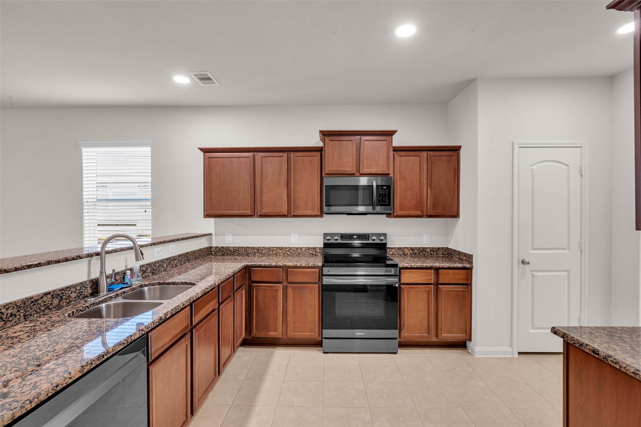 22426 Base Light Drive Property Photo 3