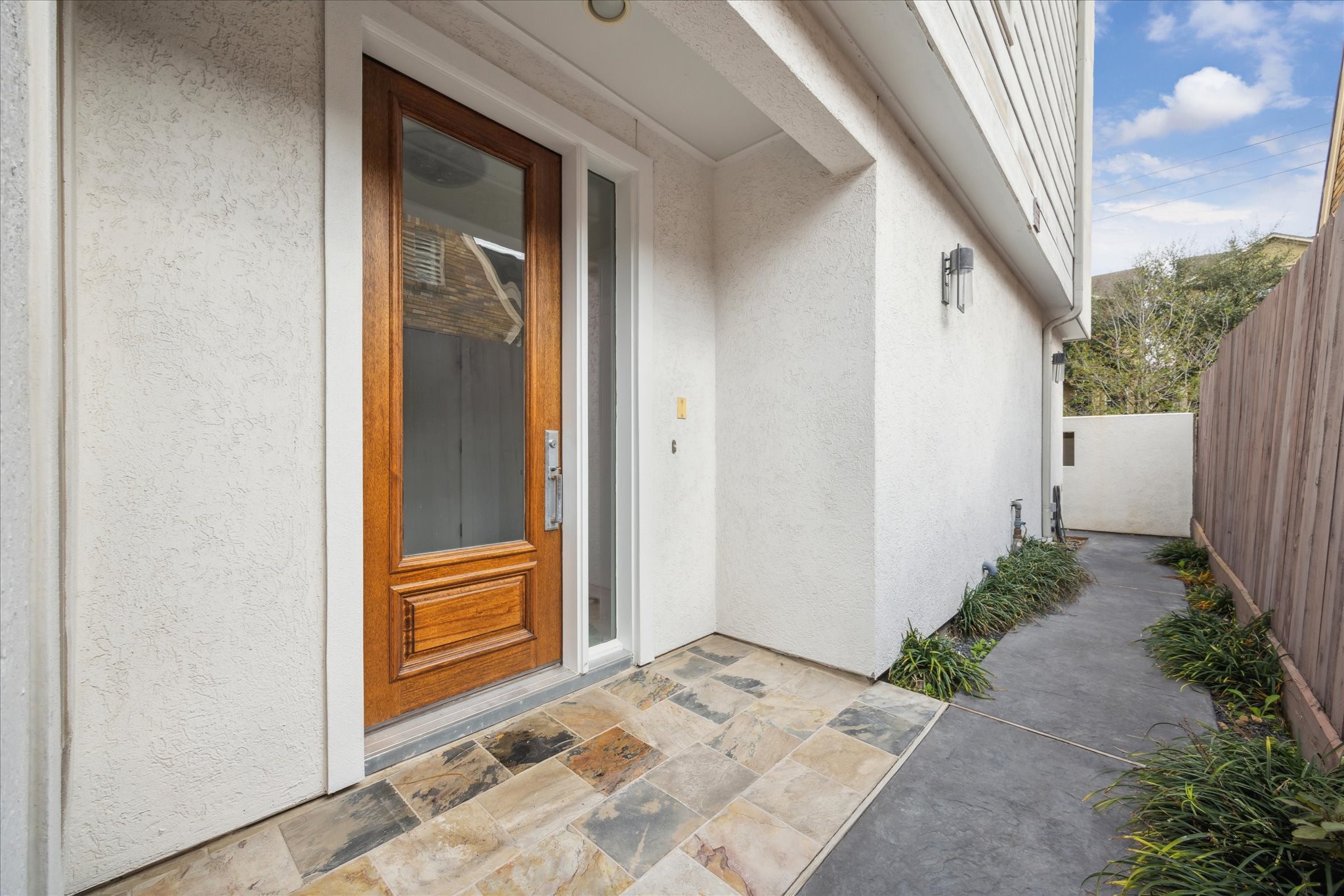 1012 Stanford Street Property Photo 3