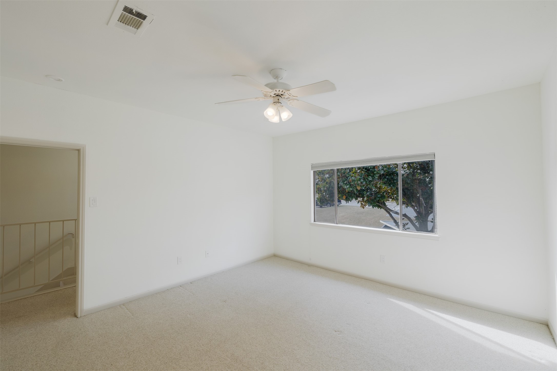 135 April Point Drive S Property Photo 34