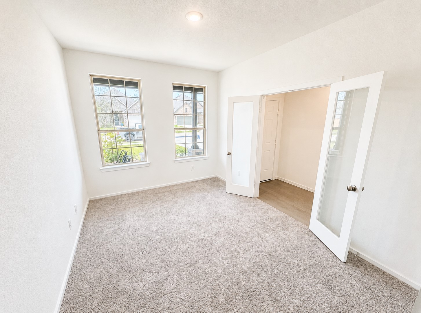 1045 S Oakhurst Drive Property Photo 2