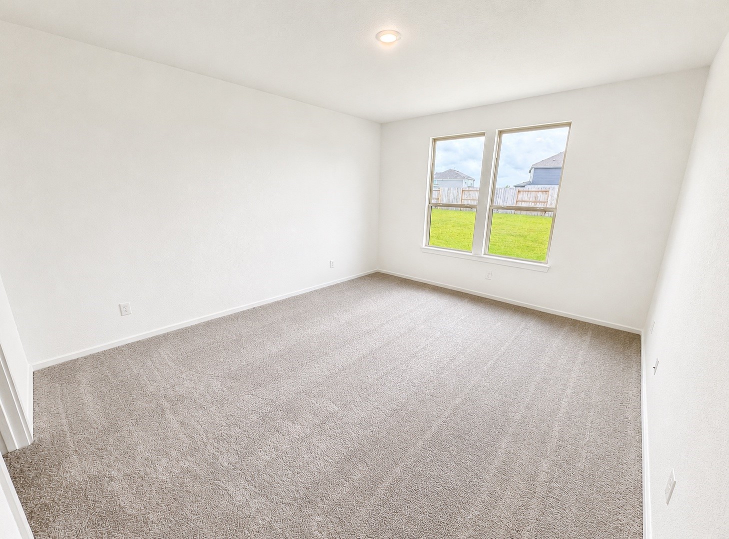 1045 S Oakhurst Drive Property Photo 5