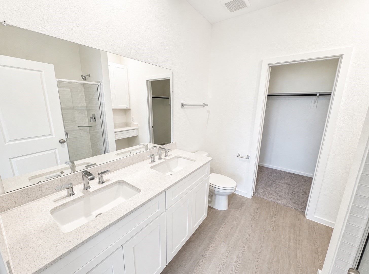 1045 S Oakhurst Drive Property Photo 6