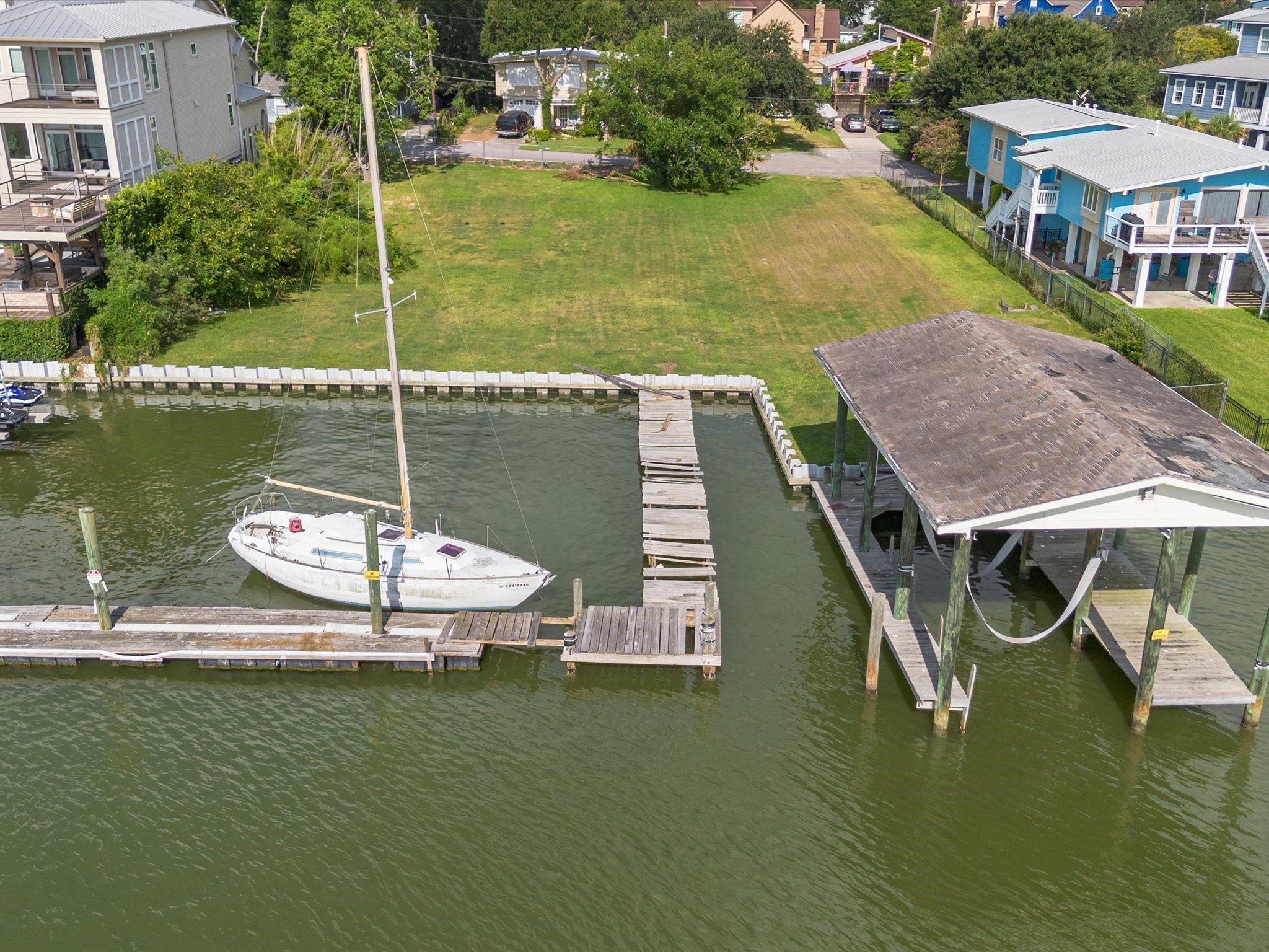 205 Blue Point Road Property Photo 9