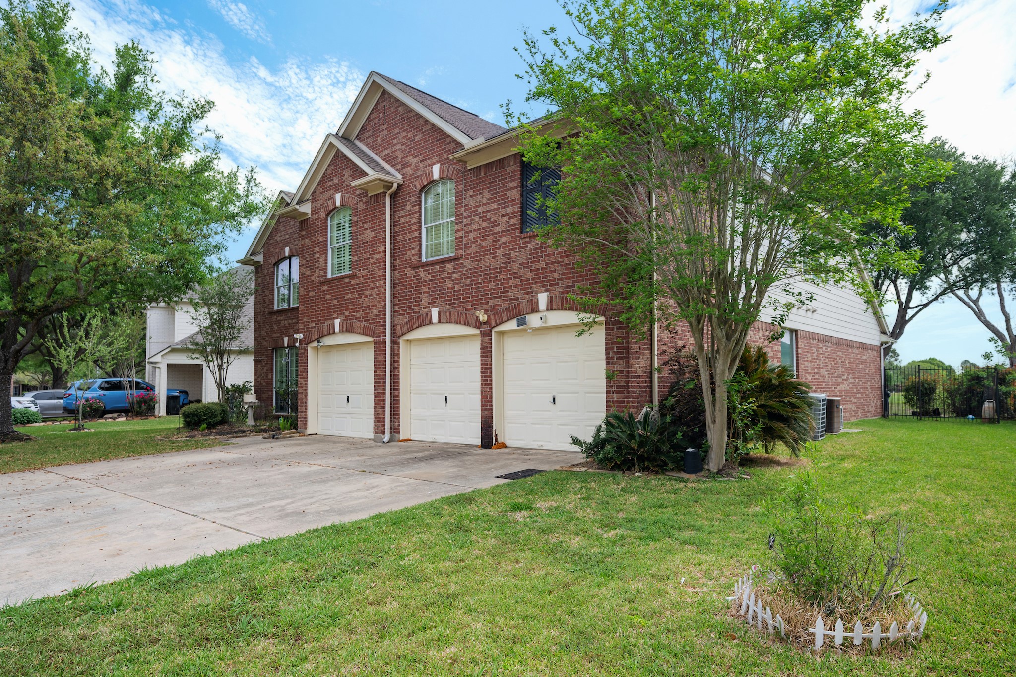1823 Blue Water Bay Drive Property Photo 2
