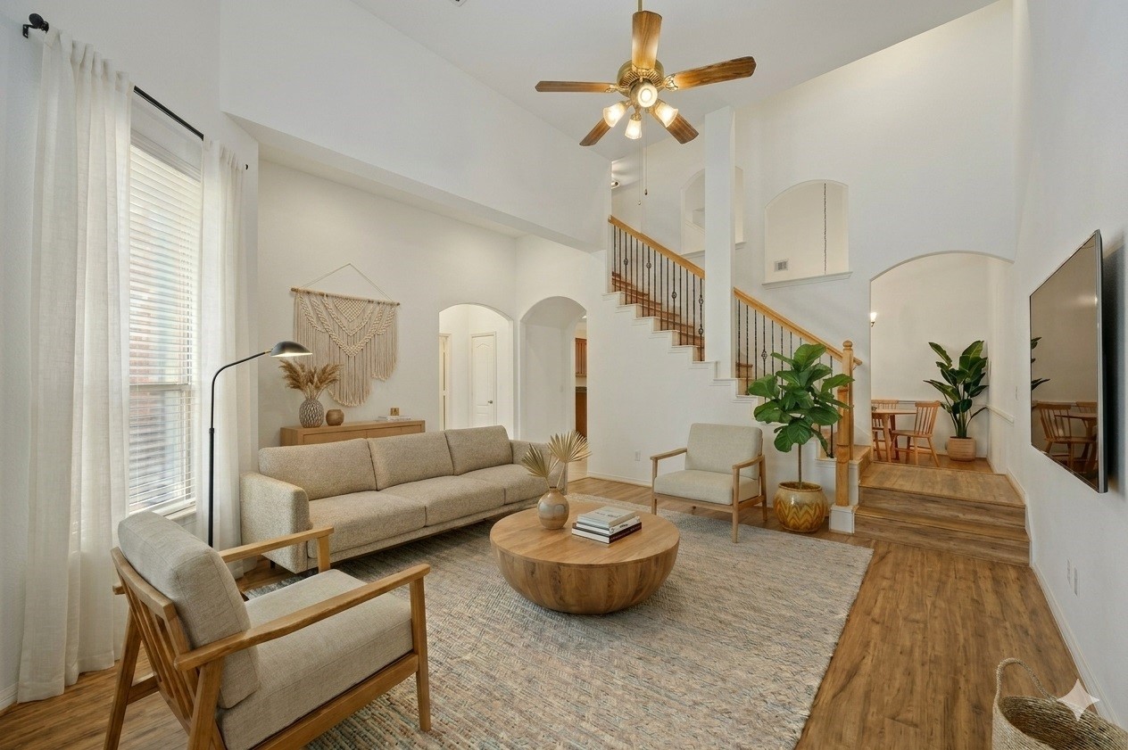 3330 Knollcrest Lane Property Photo 2