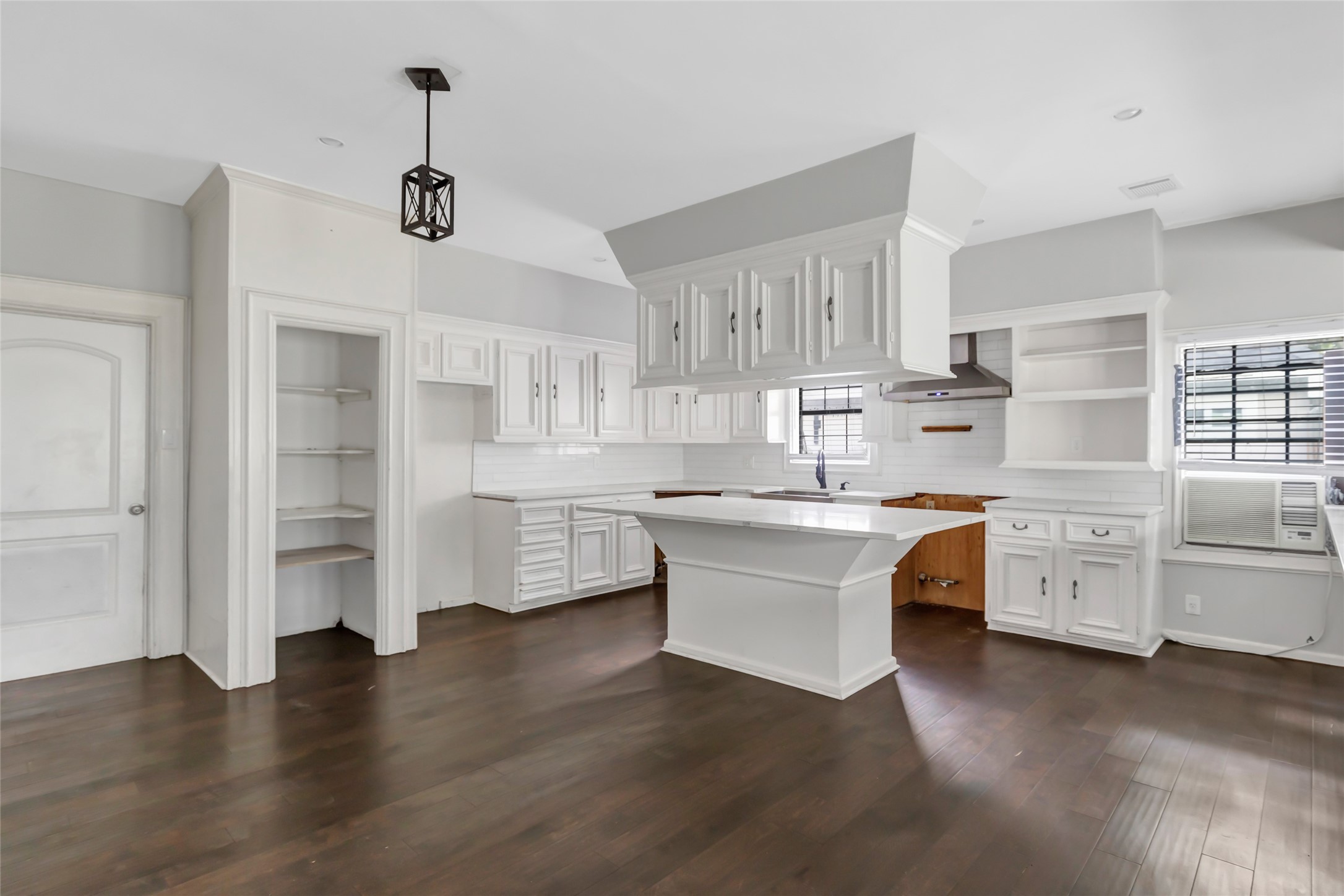 212 Super Street Property Photo 6