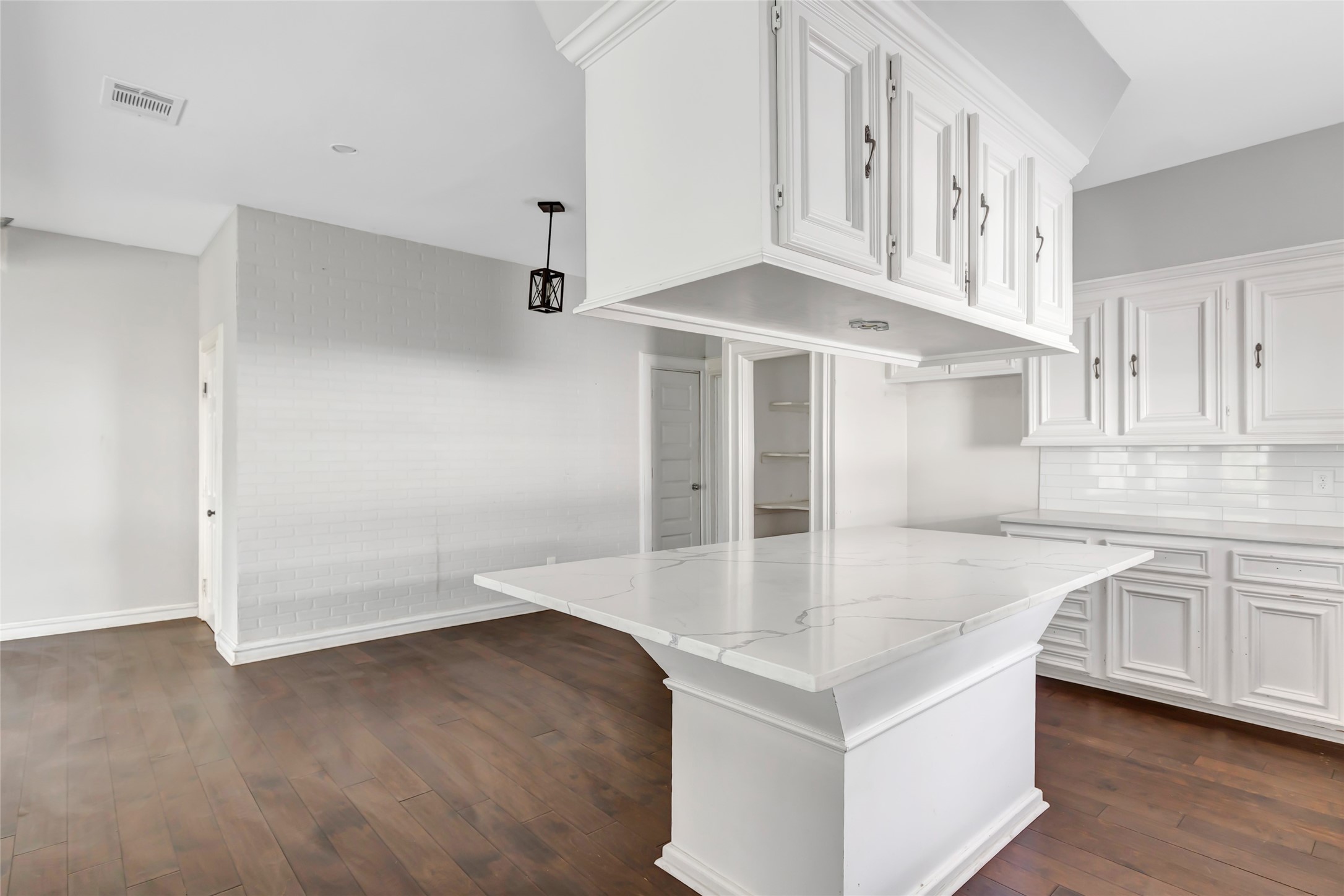 212 Super Street Property Photo 8