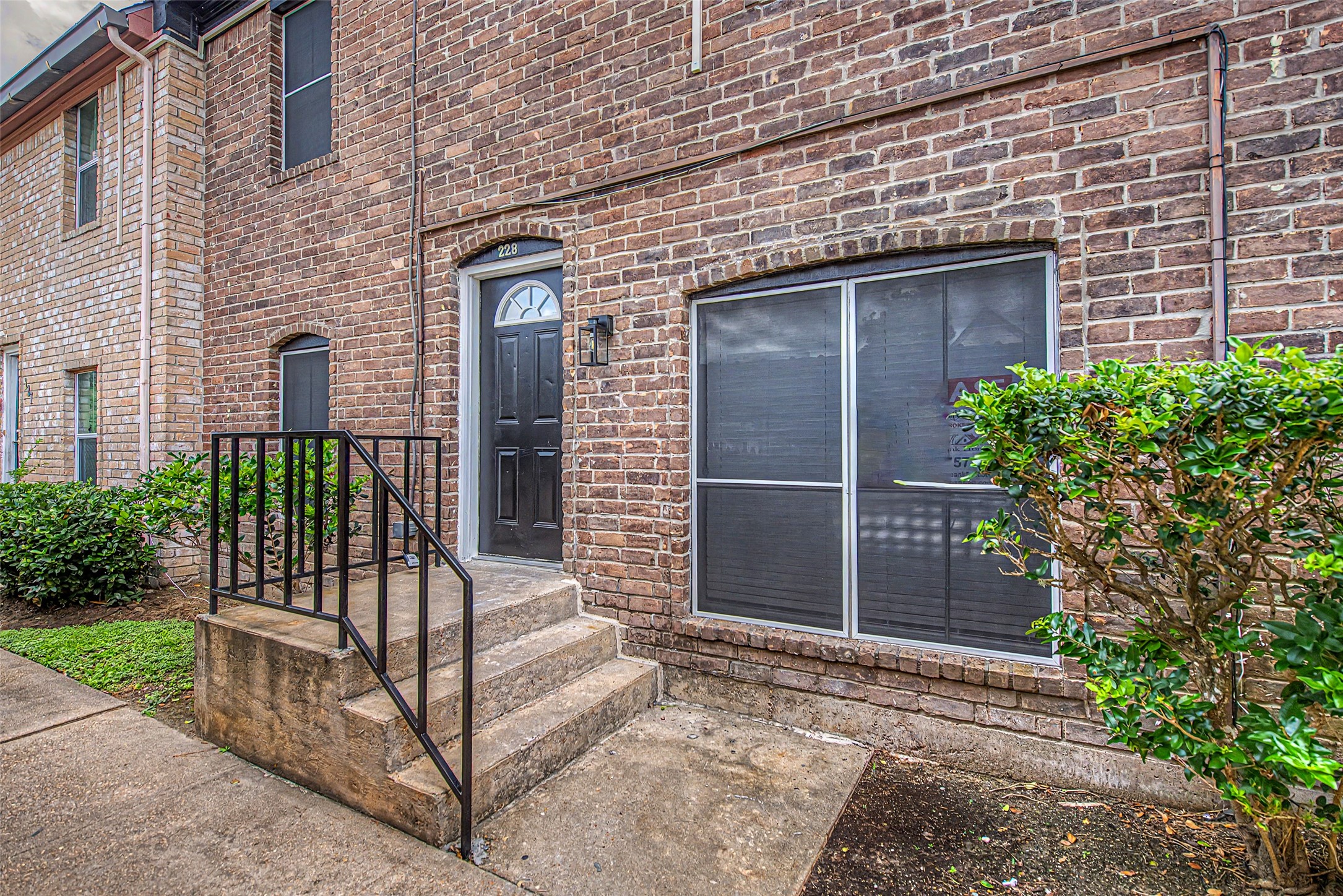 830 Threadneedle Street 228 Property Photo 1